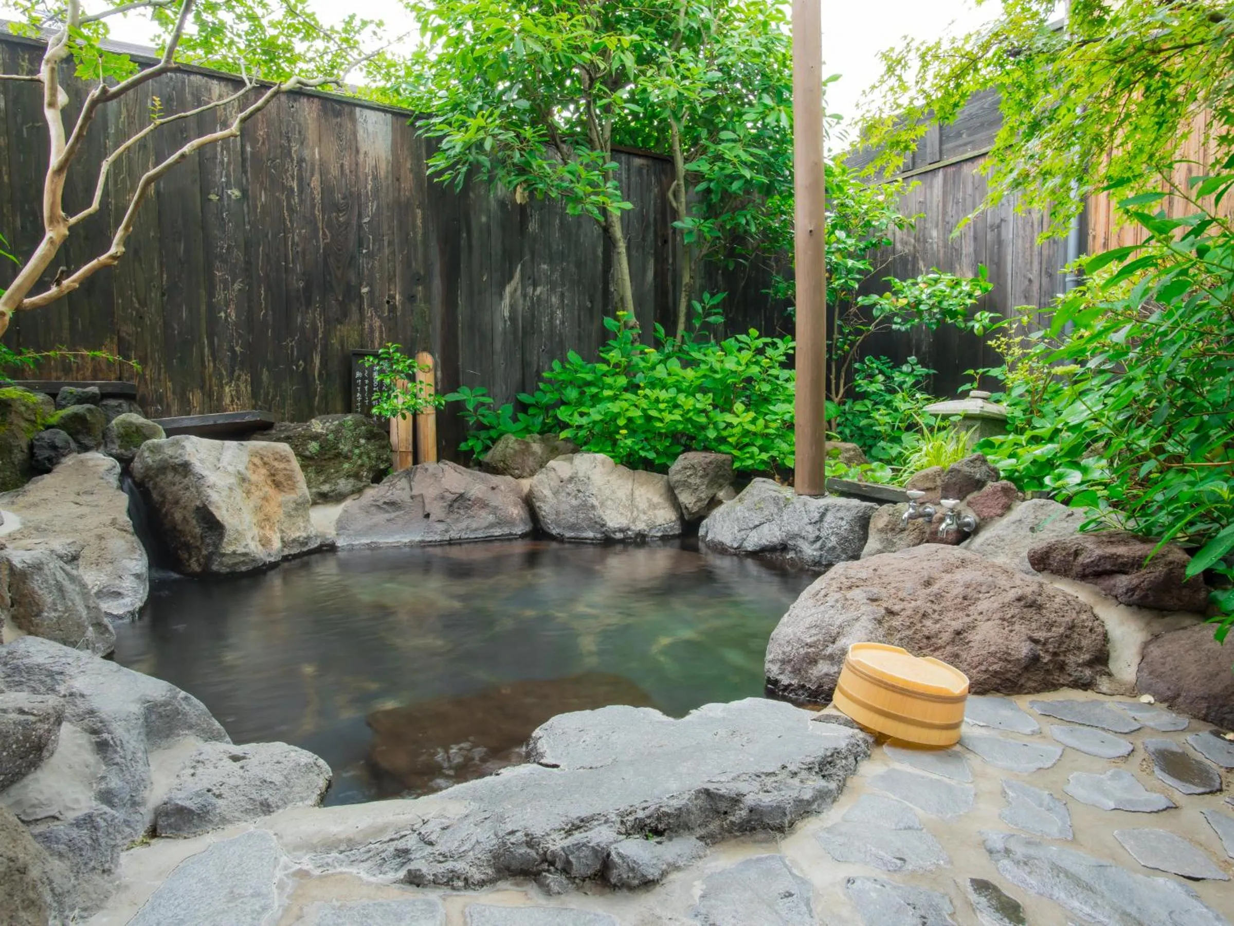 Hot Spring Bath in Yurari Rokumyo