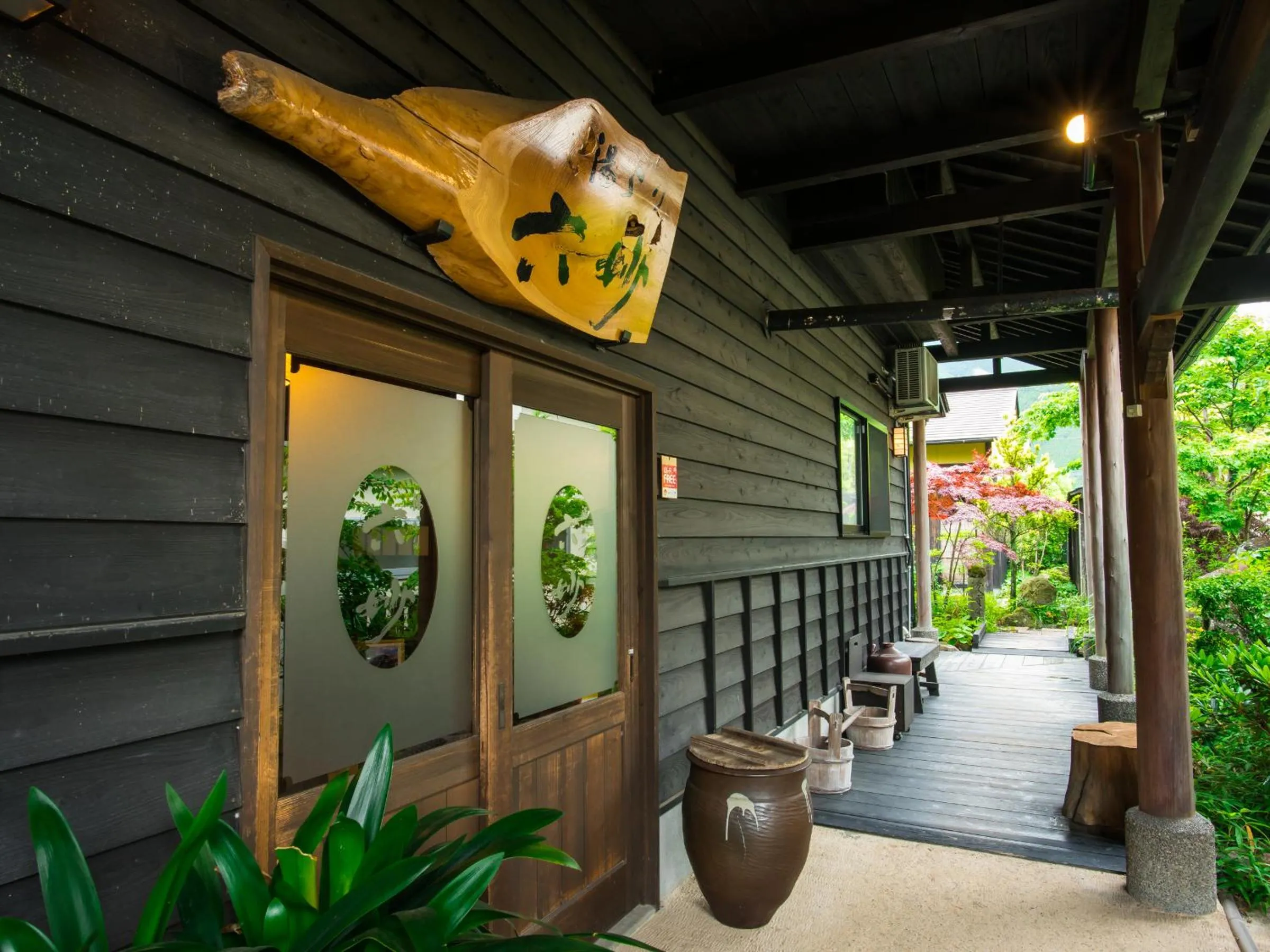 Facade/entrance in Yurari Rokumyo