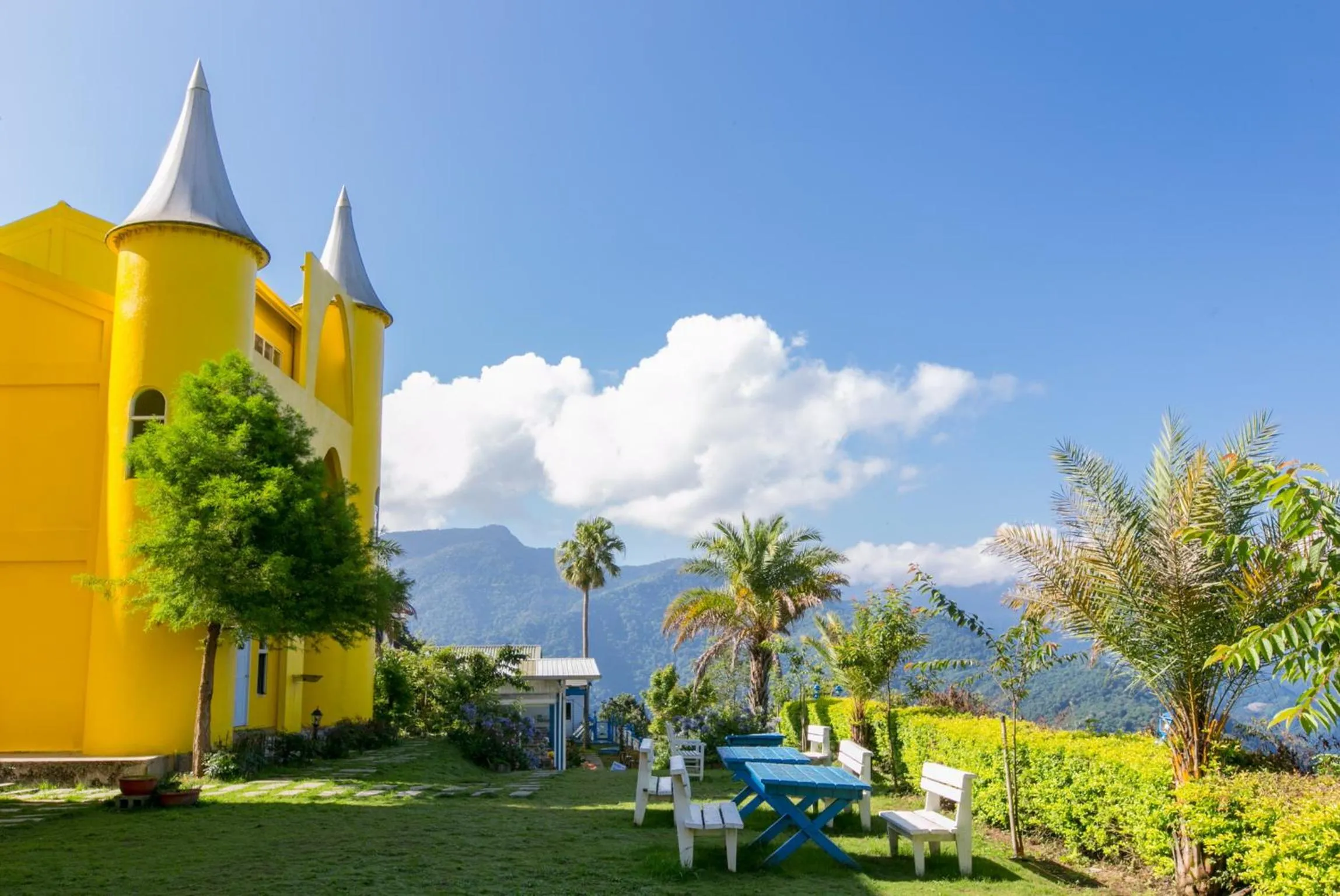 Area and facilities in Cingjing Brilliant Twins of Seattle