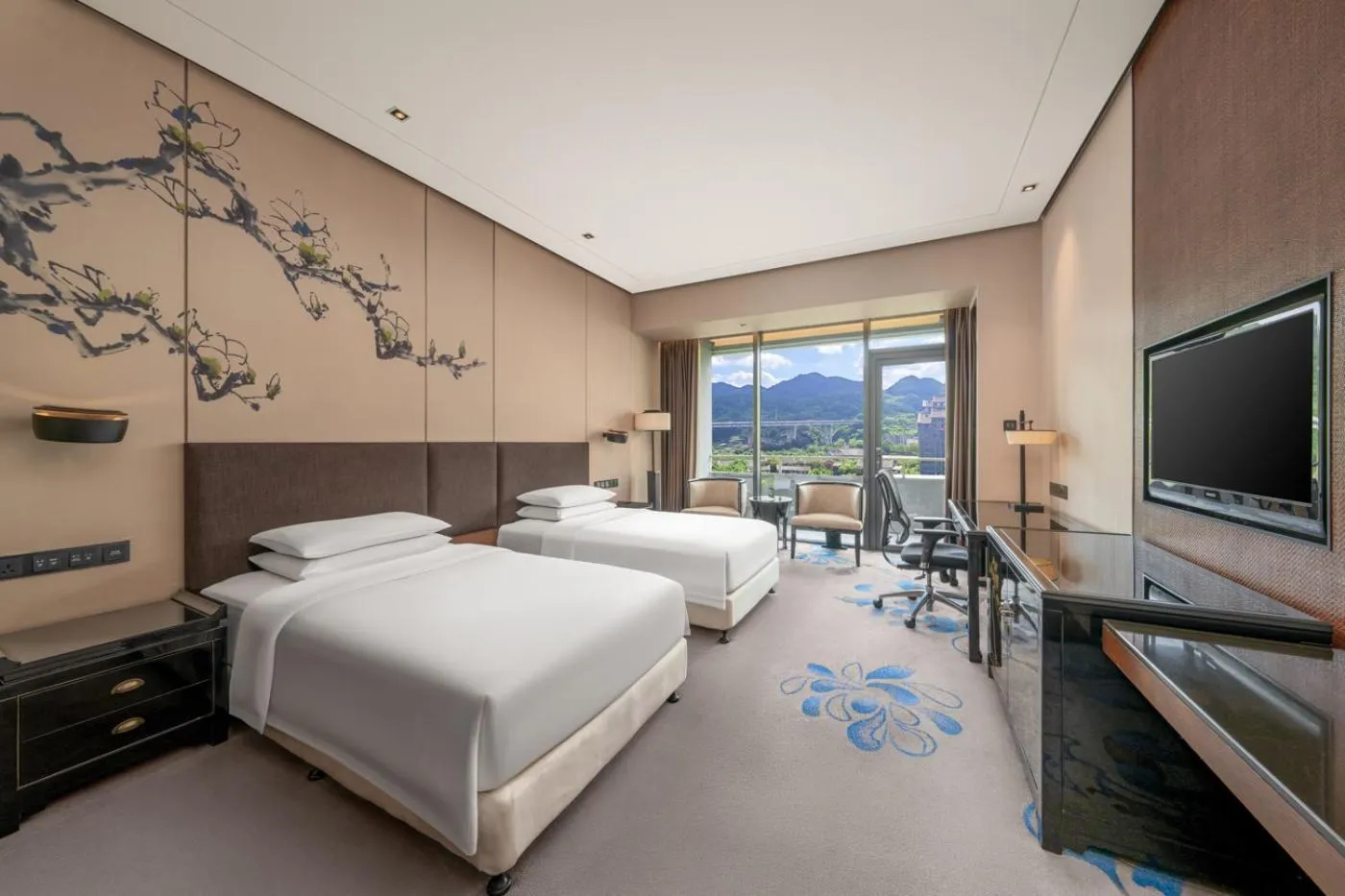 Photo of the whole room, Bed in Chongqing Ronghui Grand Hotel