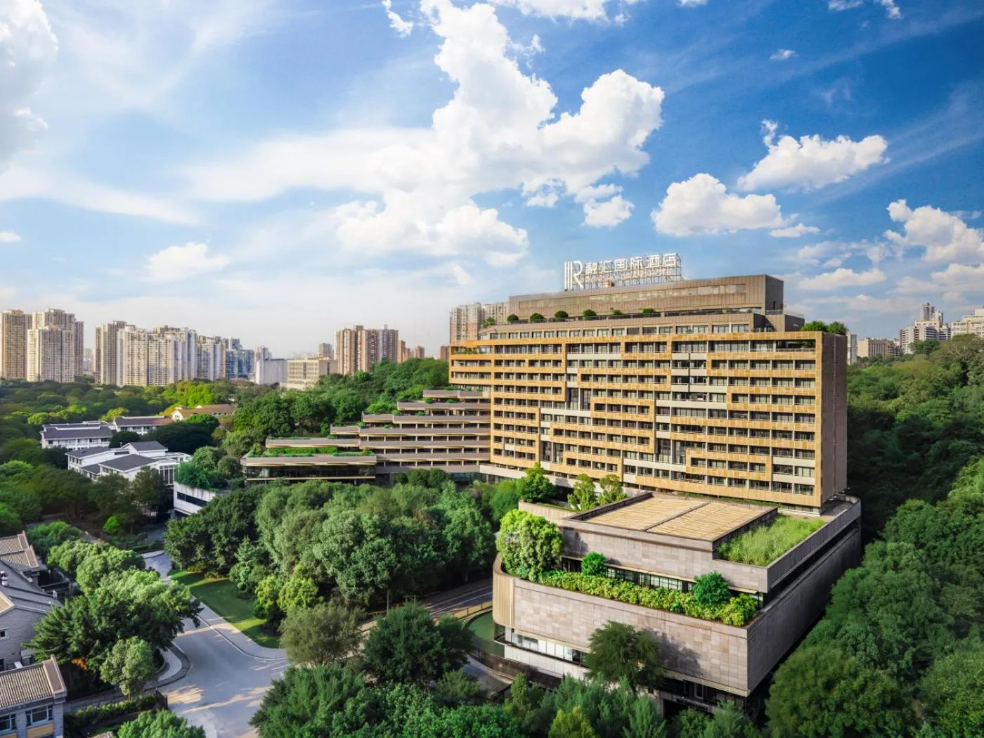 Property building in Chongqing Ronghui Grand Hotel