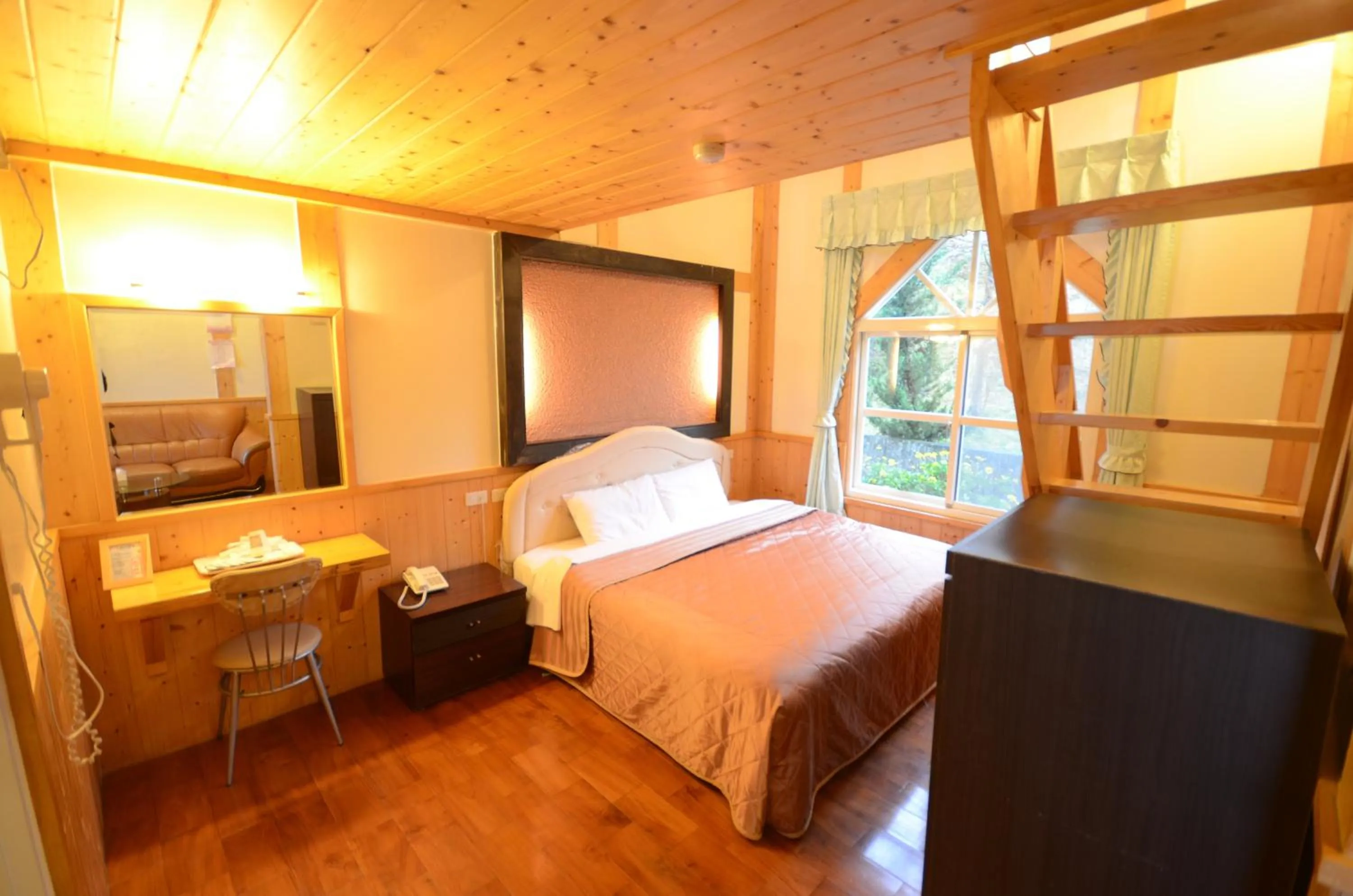 Photo of the whole room, Bed in Sea of Clouds Vacation Villa