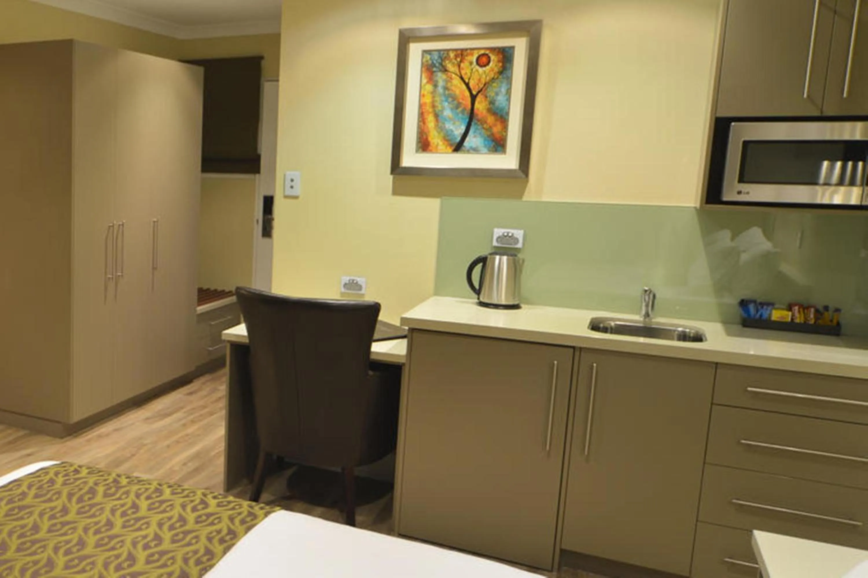 Coffee/tea facilities in Bentley Motel