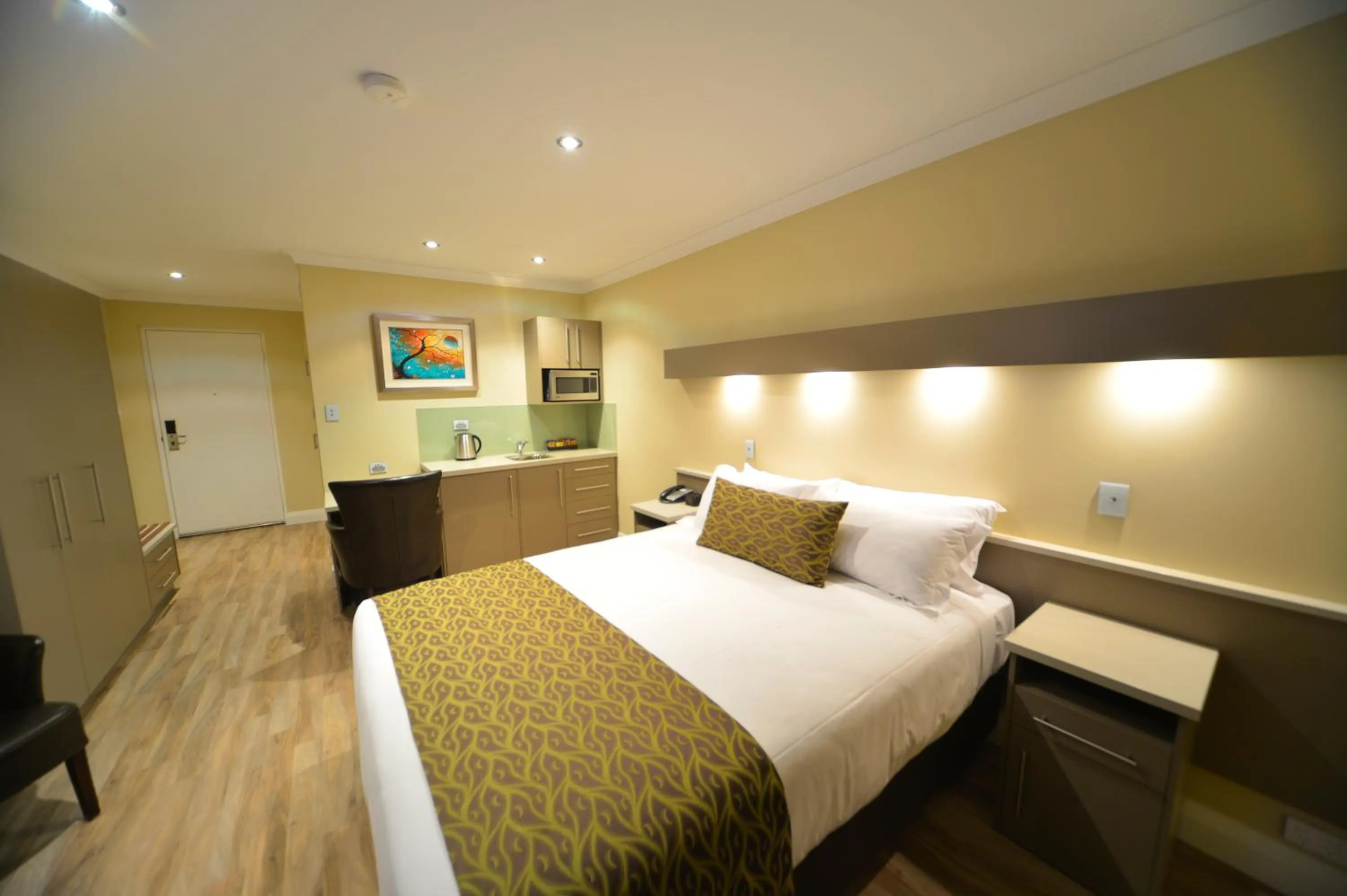 Photo of the whole room, Bed in Bentley Motel