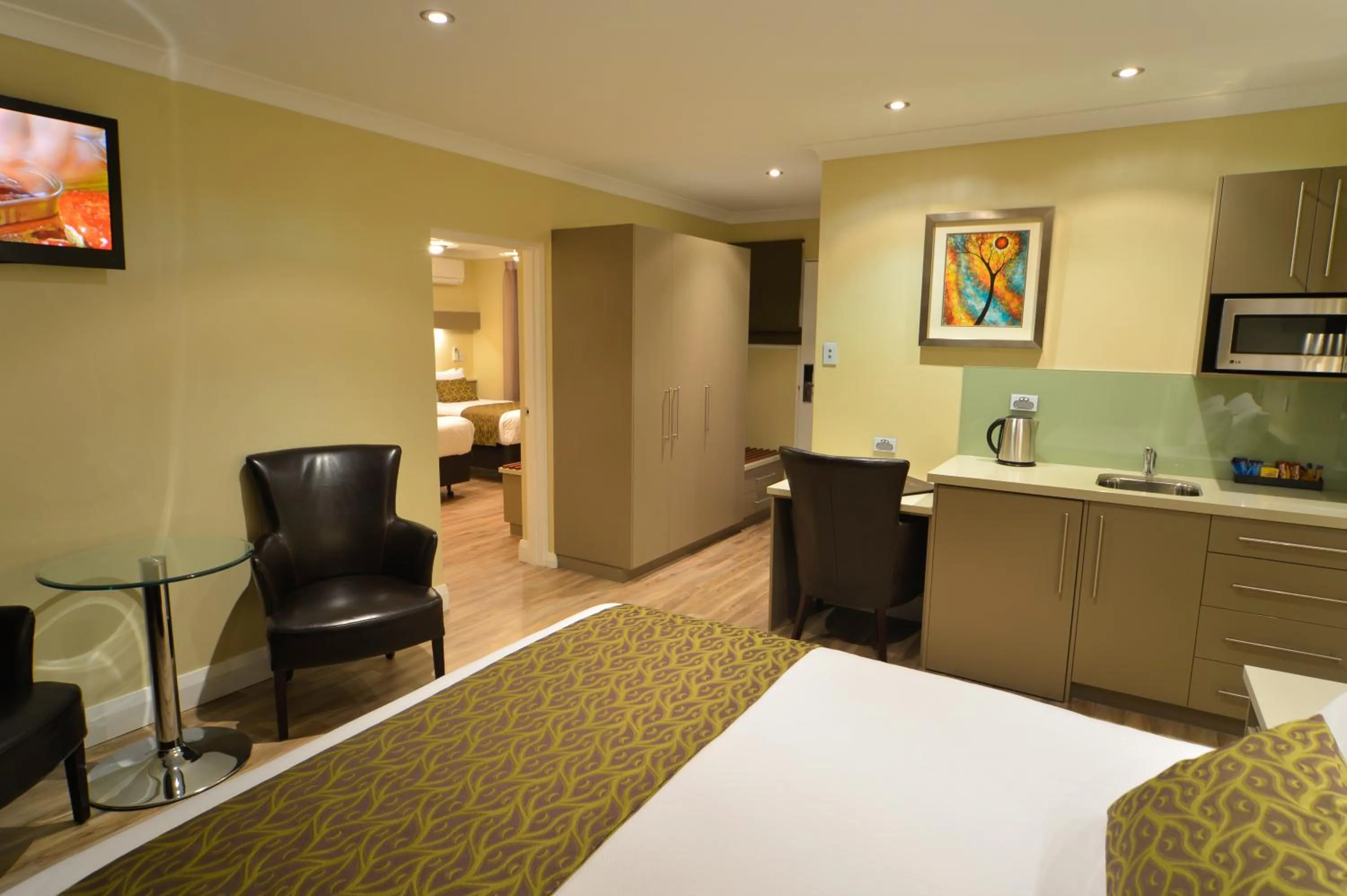 Photo of the whole room, Bed in Bentley Motel