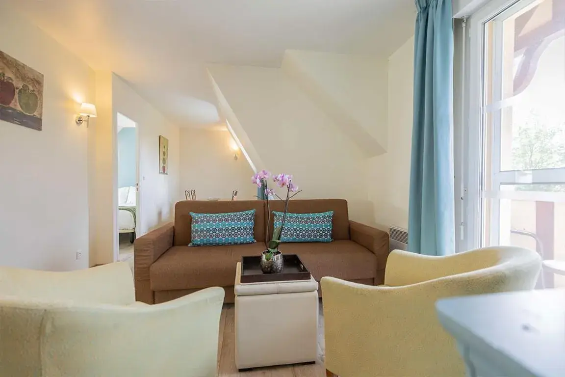 Living room in Club Wyndham Normandy Living room in Club Wyndham Normandy