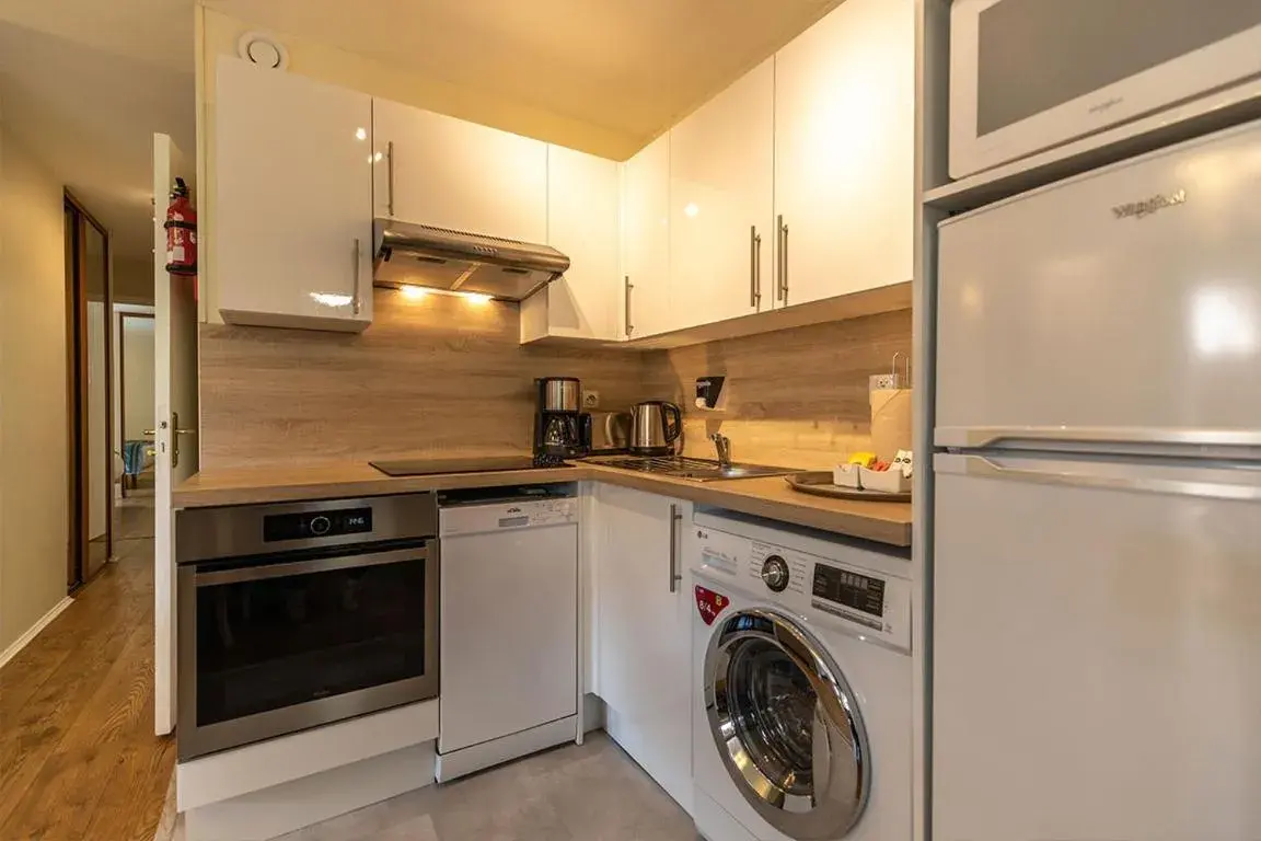 Kitchen or kitchenette in Club Wyndham Normandy Kitchen or kitchenette in Club Wyndham Normandy