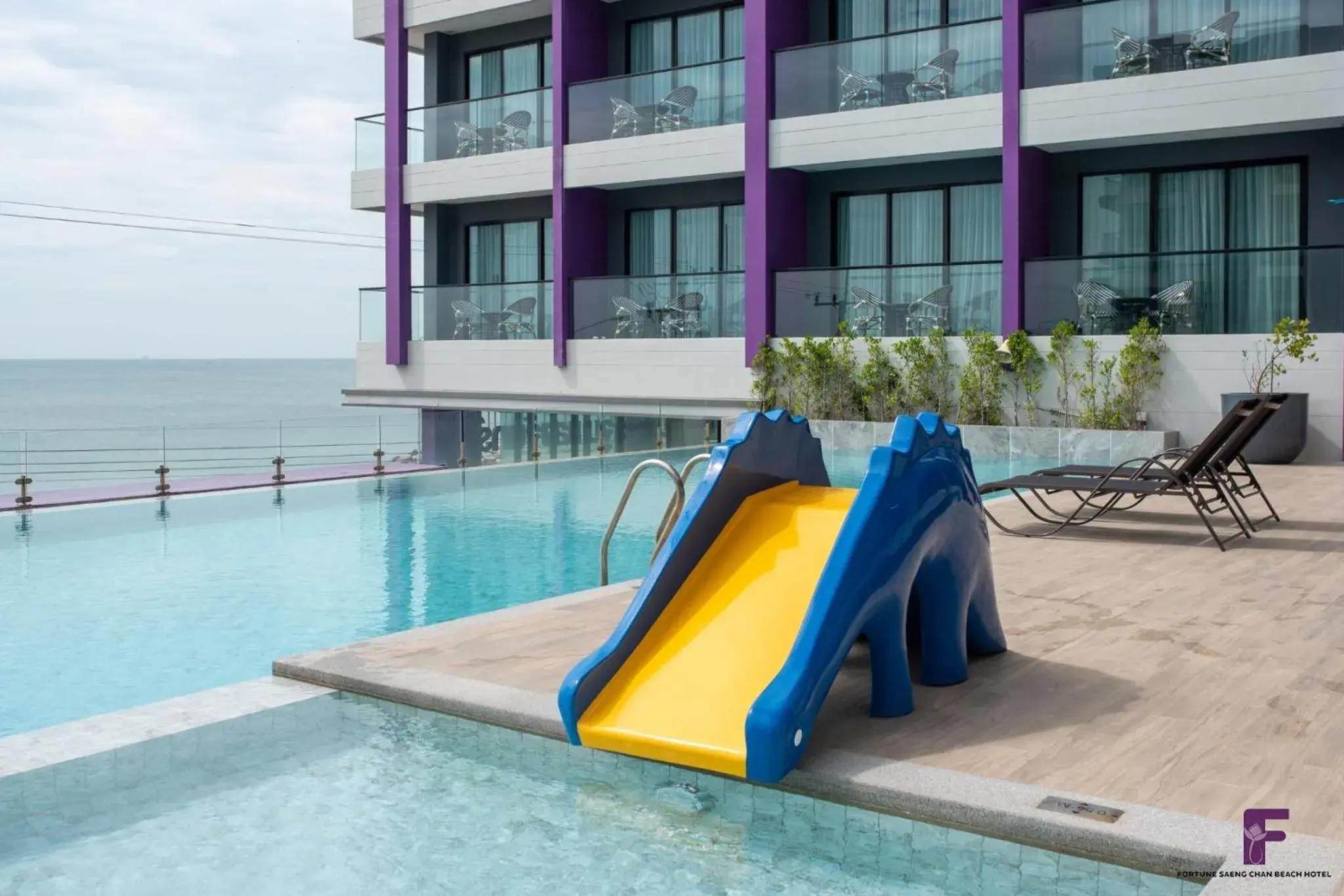 Swimming pool in Fortune Saeng Chan Beach Hotel Rayong - SHA Plus Swimming pool in Fortune Saeng Chan Beach Hotel Rayong - SHA Plus