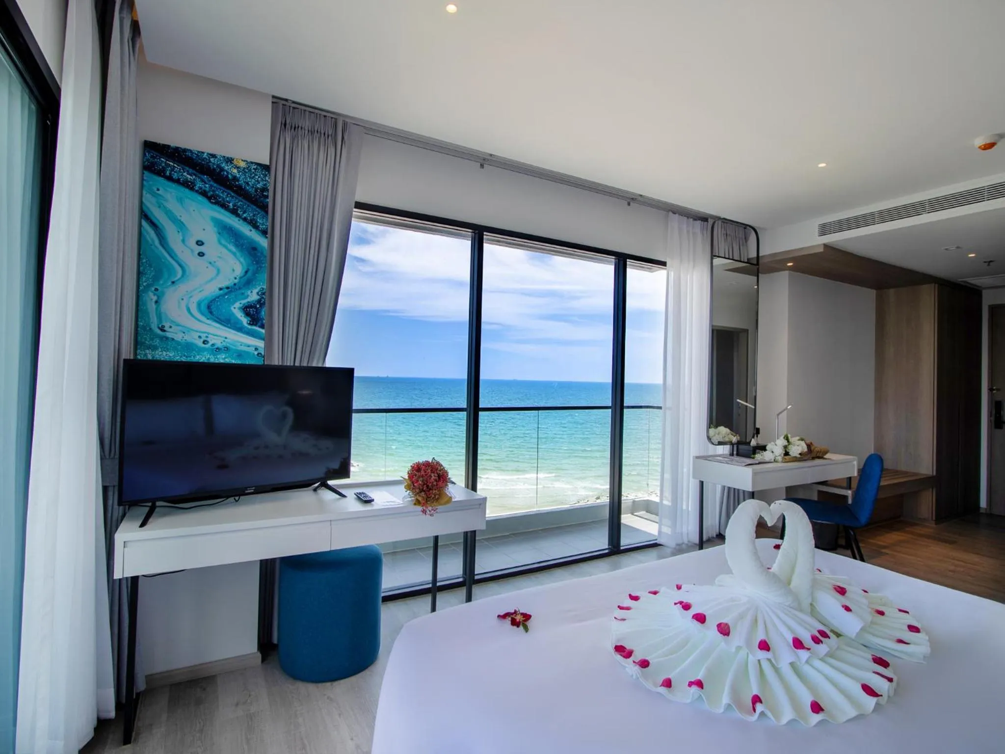Bedroom, Bed in Fortune Saeng Chan Beach Hotel Rayong - SHA Plus
