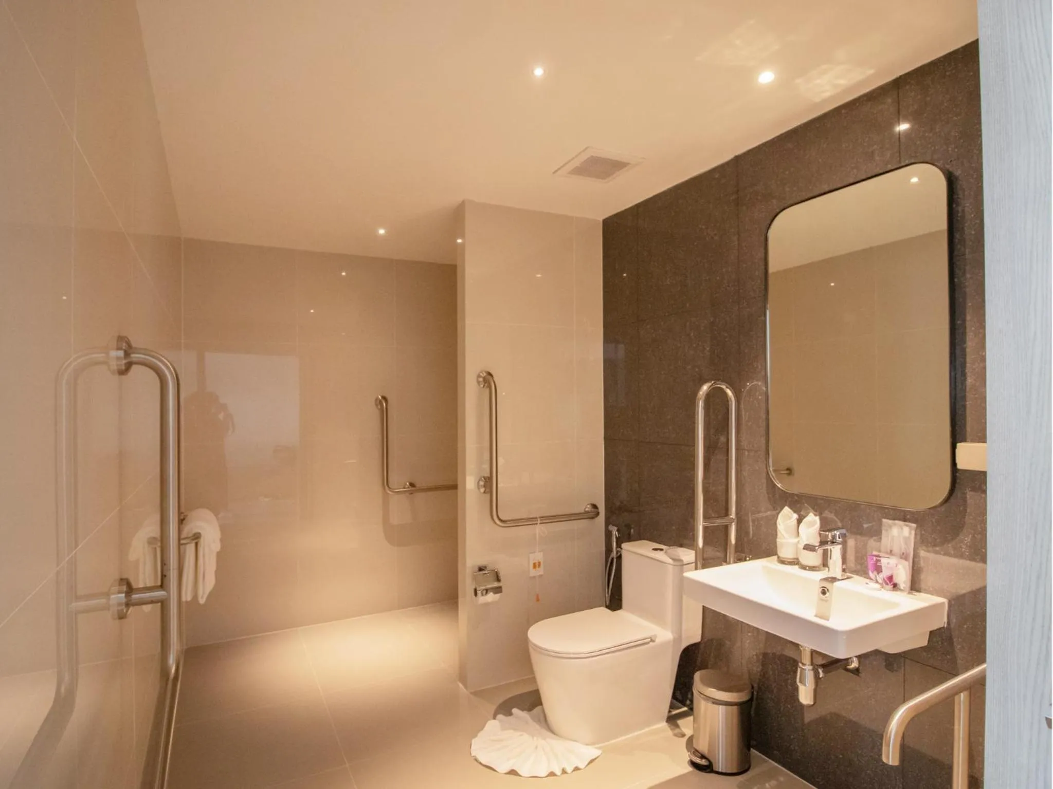 Bathroom in Fortune Saeng Chan Beach Hotel Rayong - SHA Plus