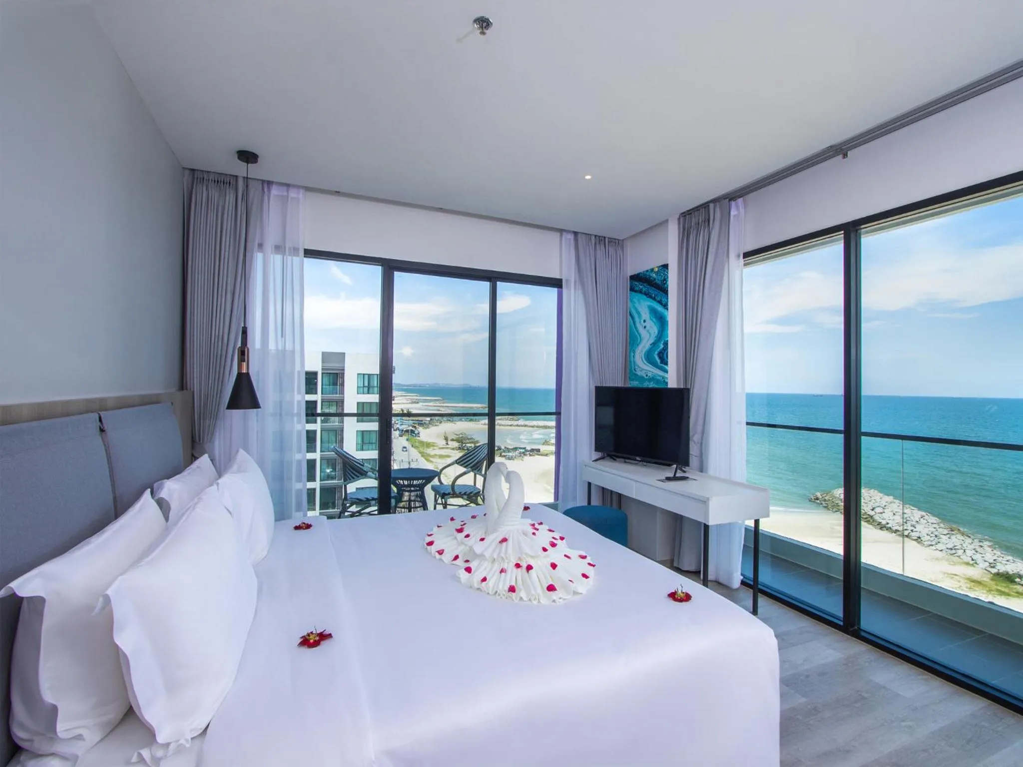 View (from property/room), Bed in Fortune Saeng Chan Beach Hotel Rayong - SHA Plus