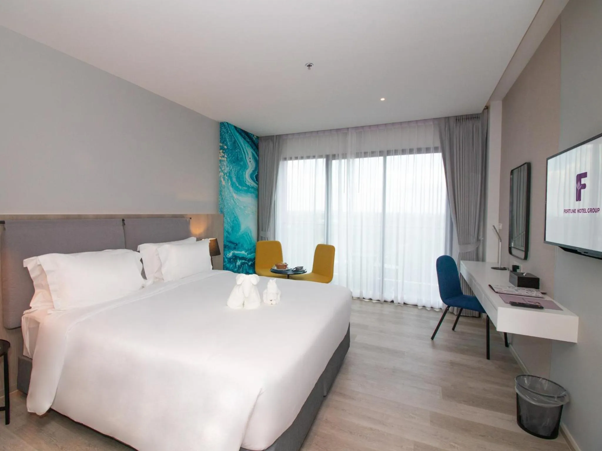 Seating area, Bed in Fortune Saeng Chan Beach Hotel Rayong - SHA Plus