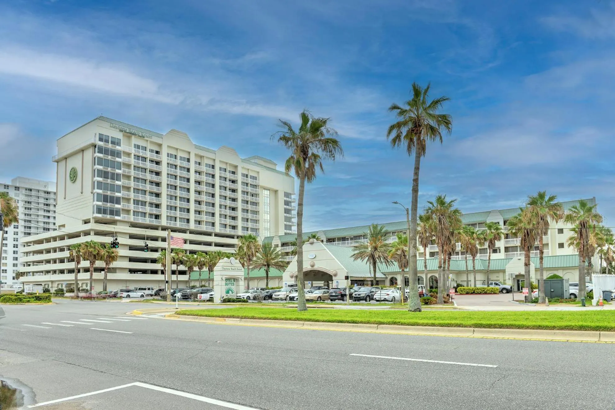 Property building in Daytona Beach Resort Condos