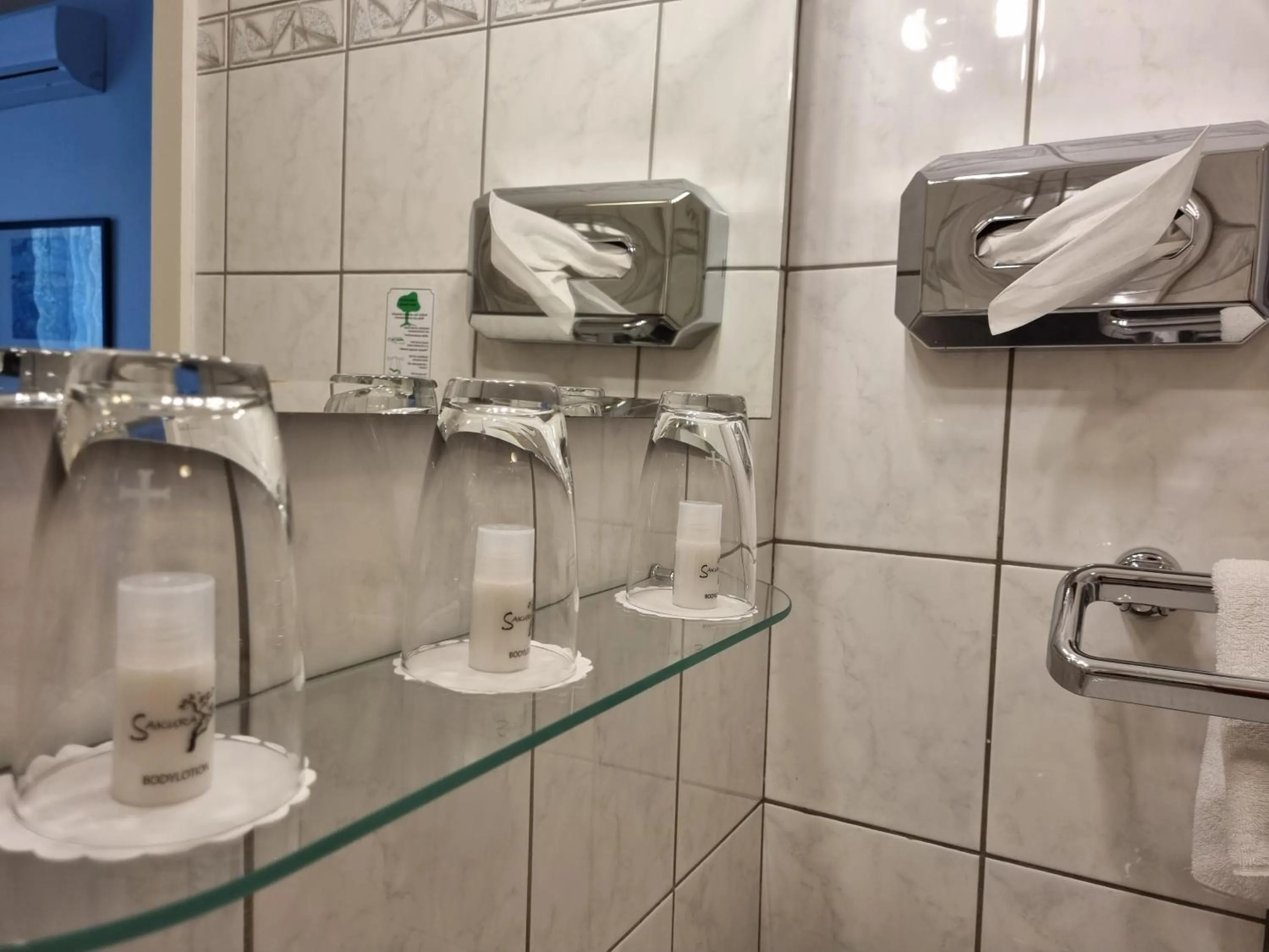 Toilet in Erbenholz Hotel