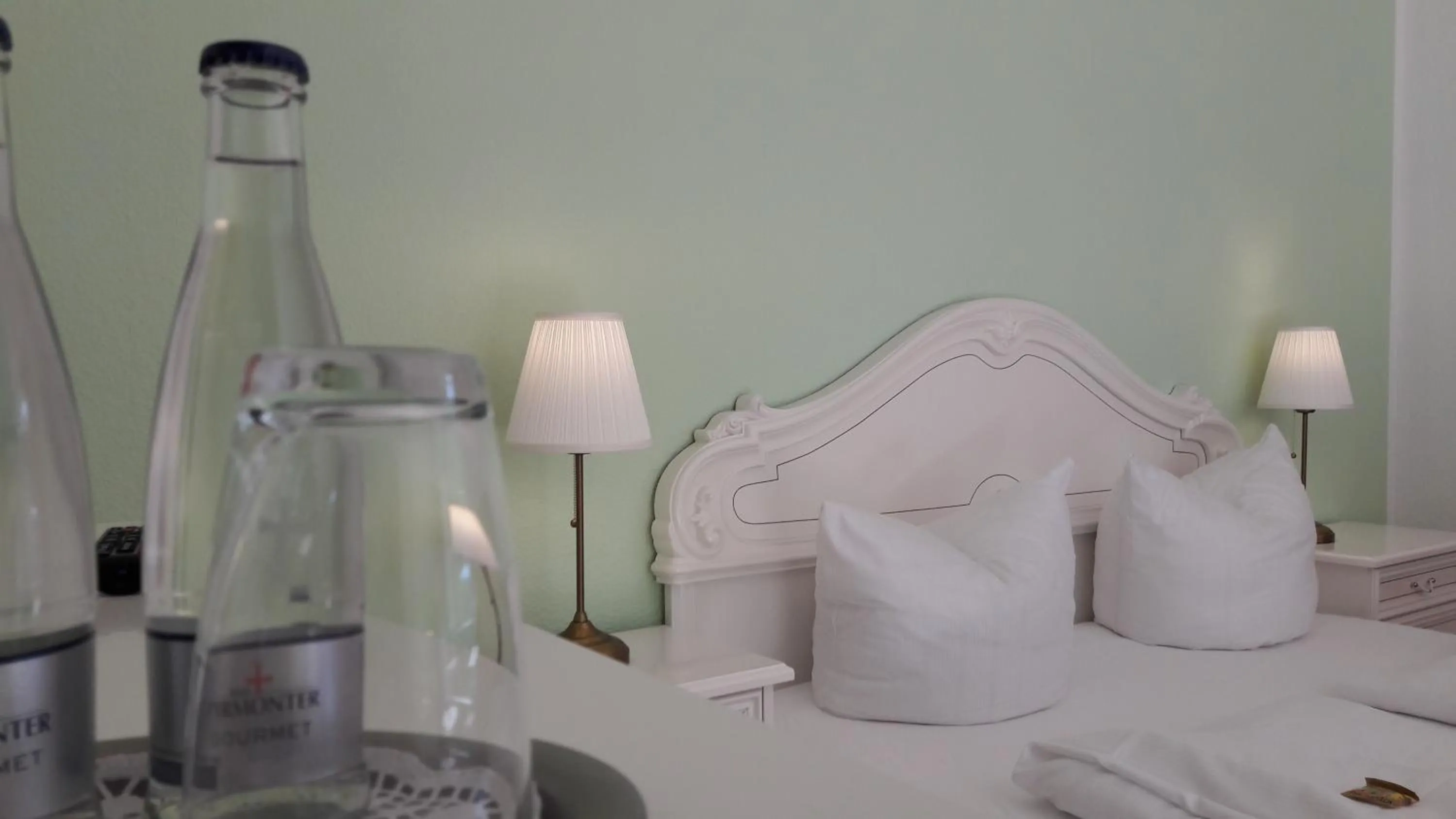 Drinks, Bed in Erbenholz Hotel