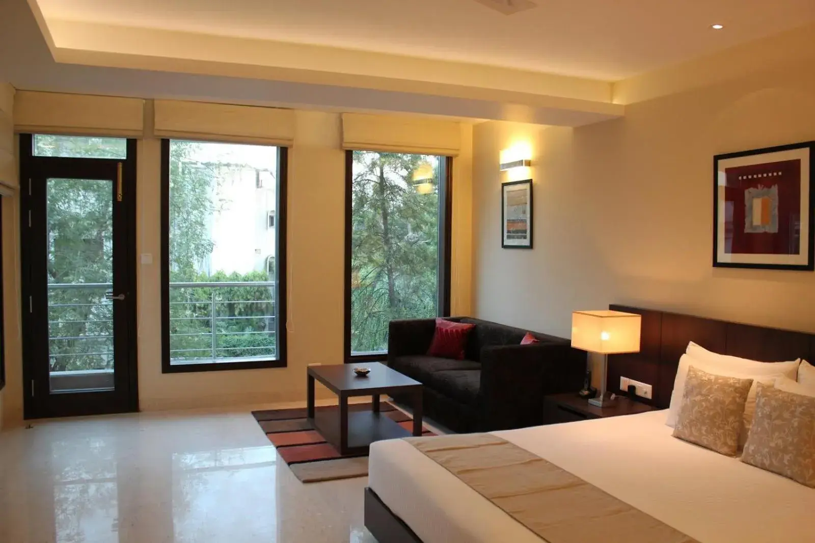 Deluxe Double Room in 76 Friends Colony Deluxe Double Room in 76 Friends Colony