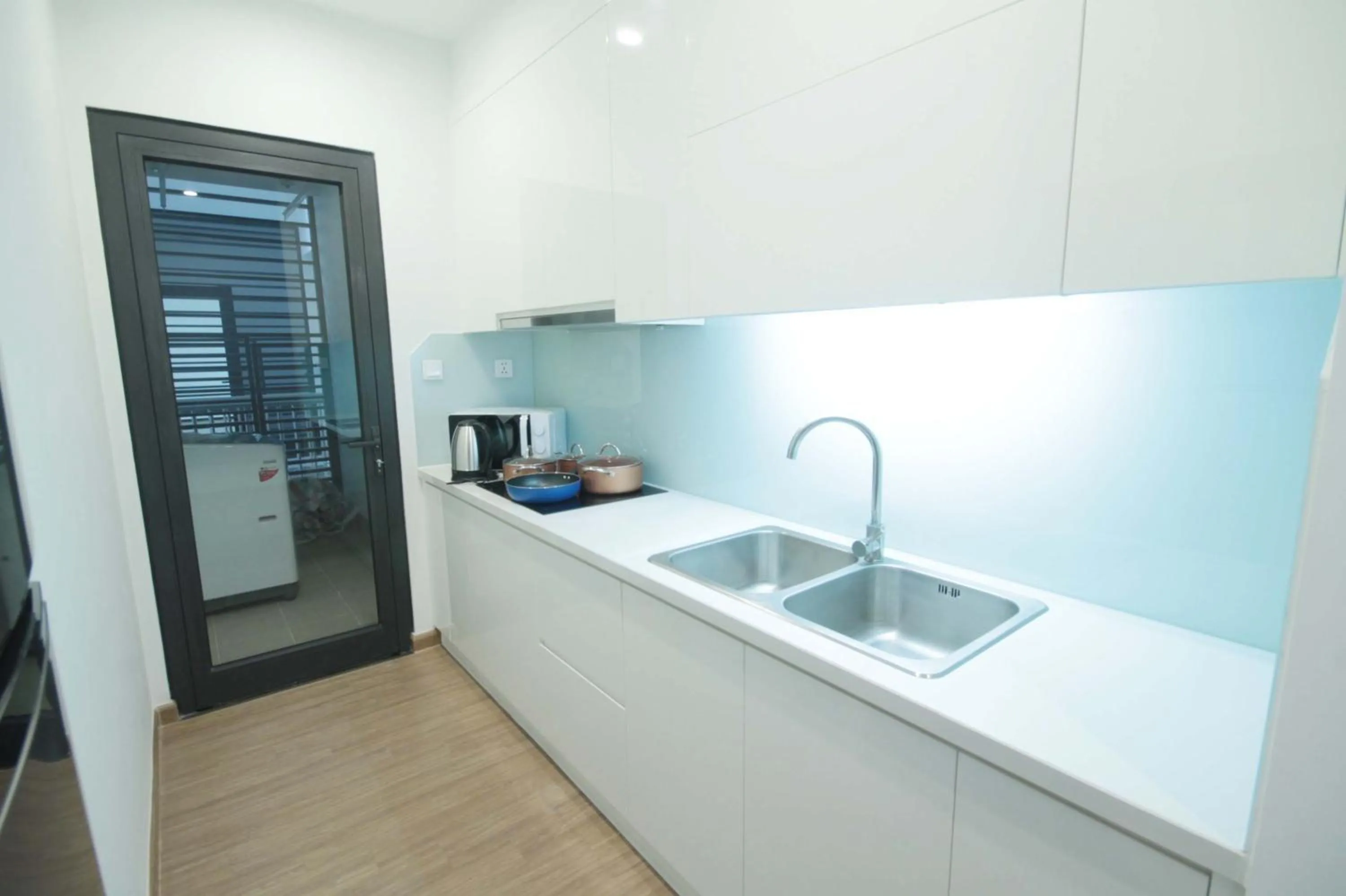 BOM HOMES- VINHOMES SKYLAKE- SERVICE APARTMENt