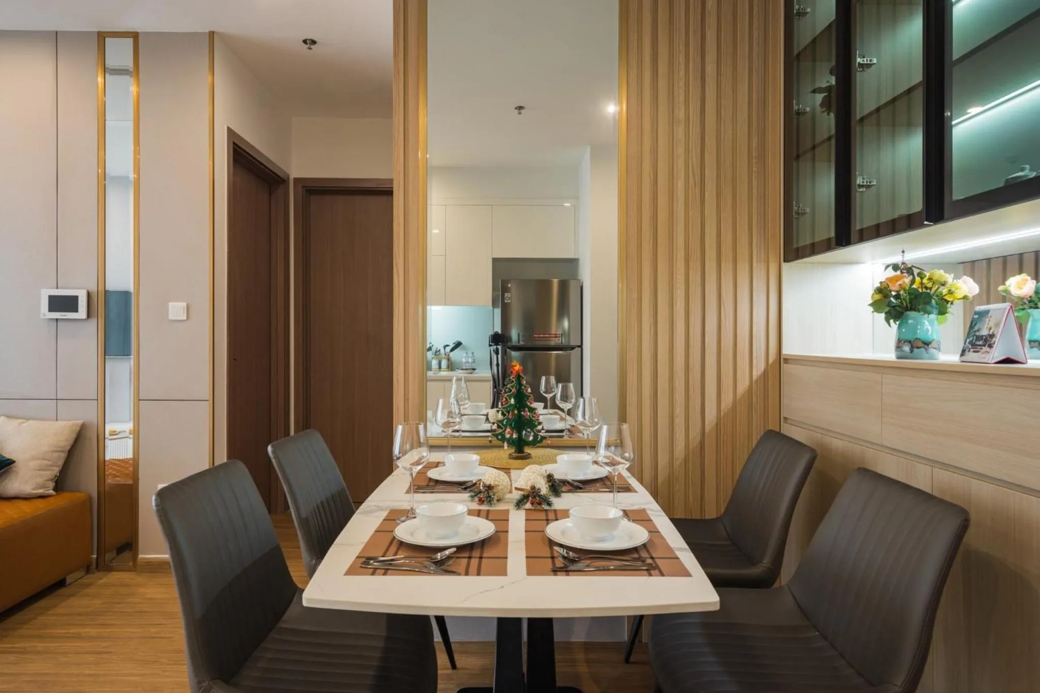 BOM HOMES- VINHOMES SKYLAKE- SERVICE APARTMENt