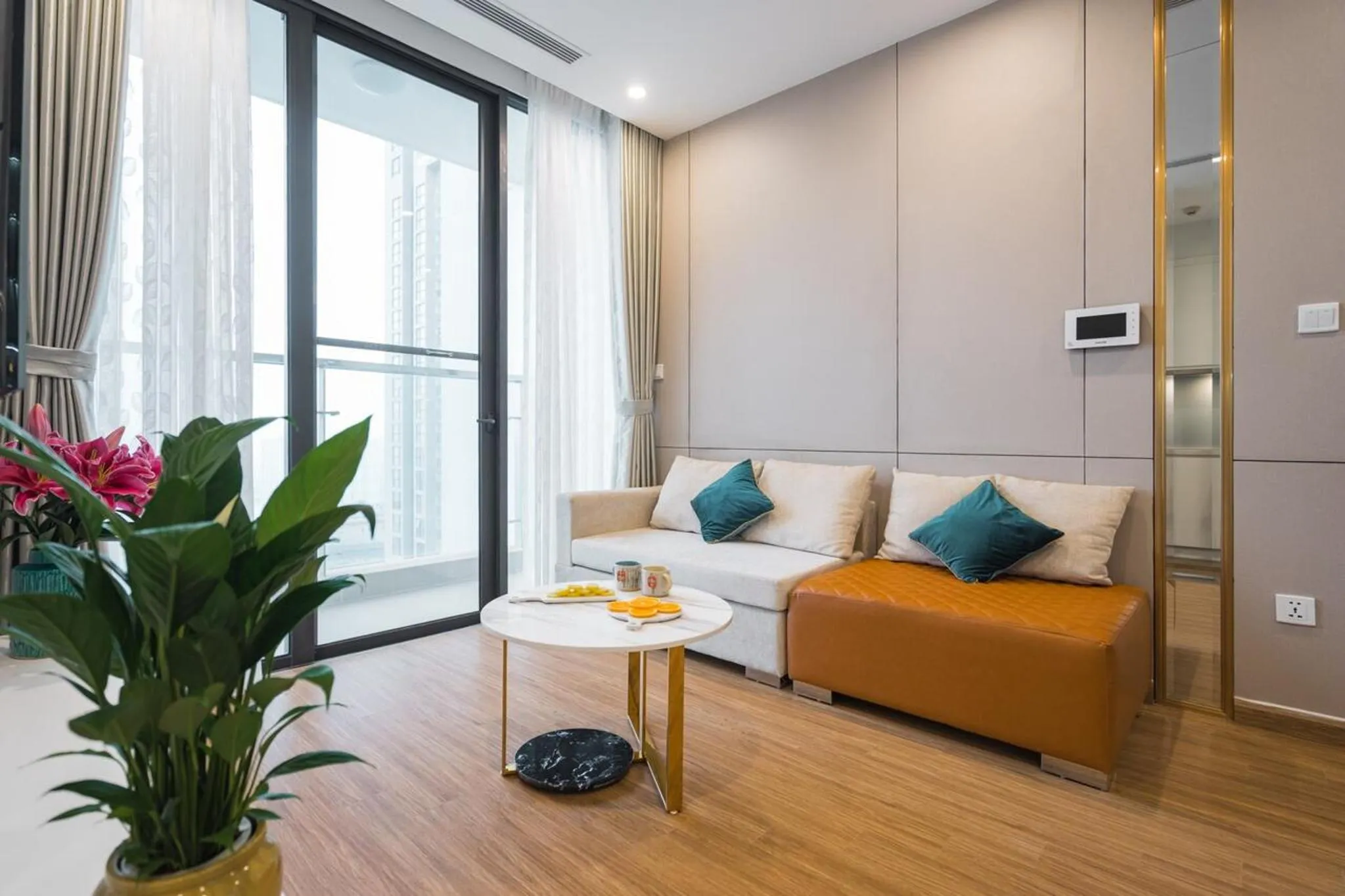 BOM HOMES- VINHOMES SKYLAKE- SERVICE APARTMENt