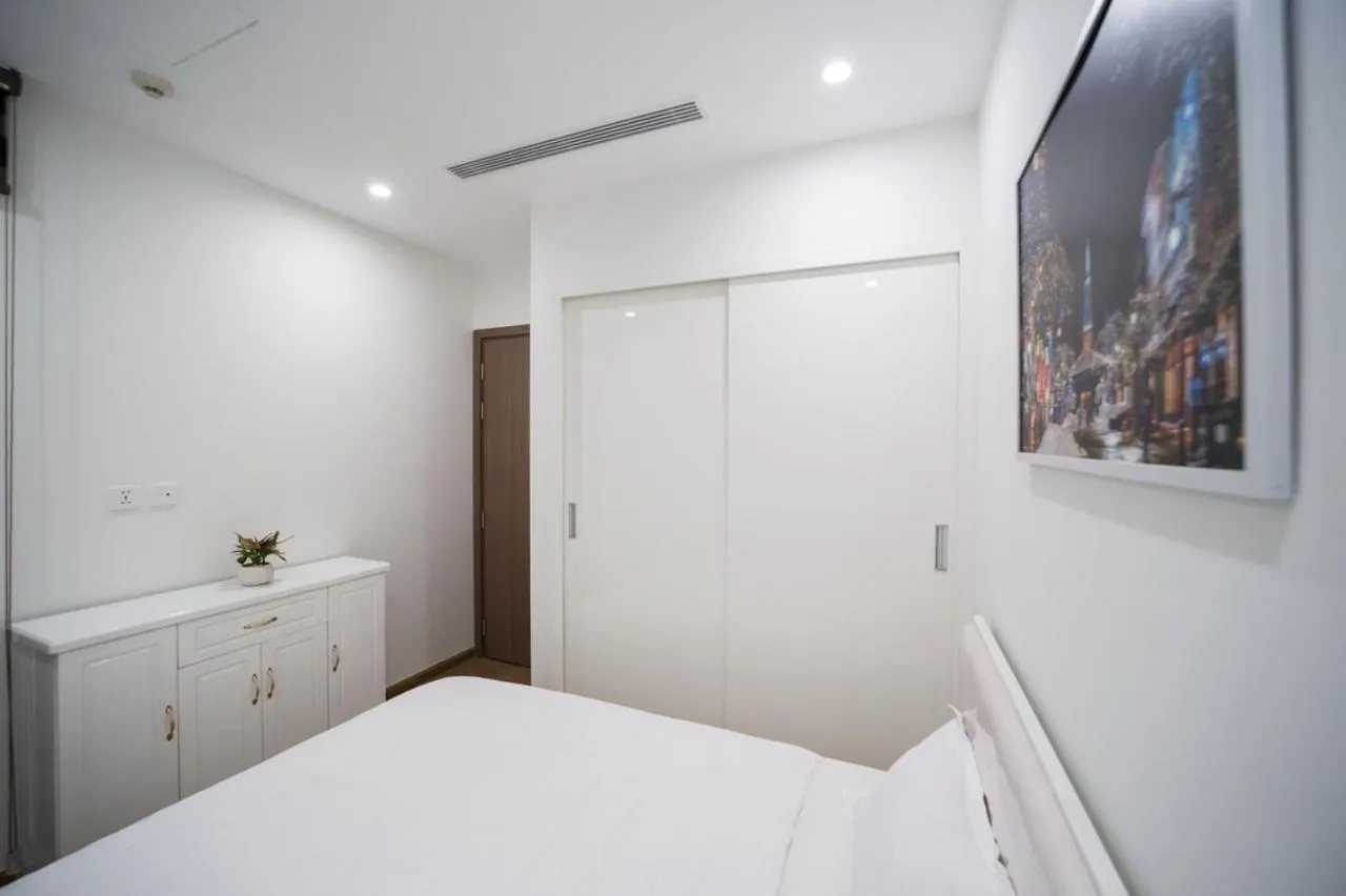 Bed in BOM HOMES- VINHOMES SKYLAKE- SERVICE APARTMENt