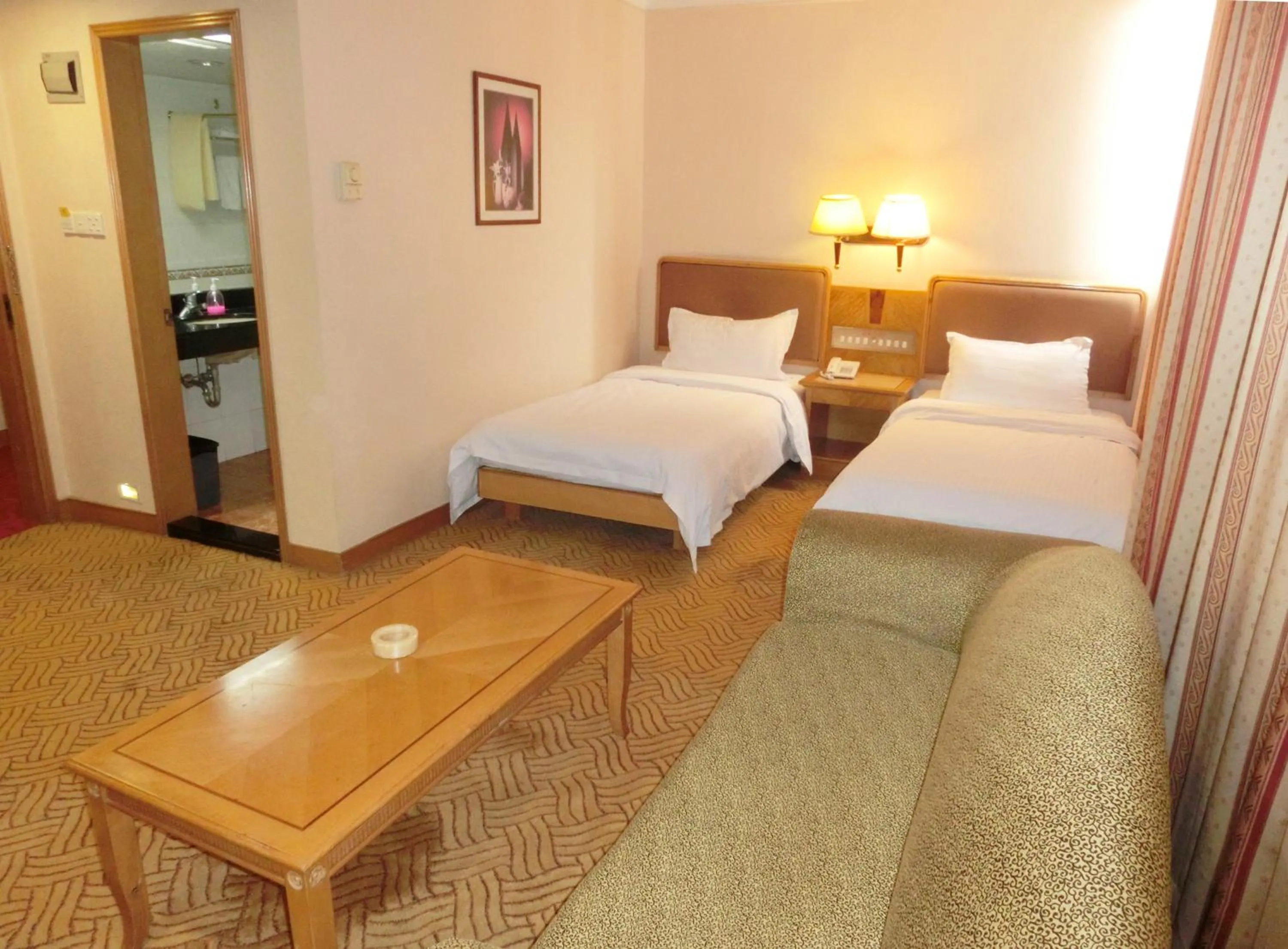 Photo of the whole room, Bed in New Asia Hotel