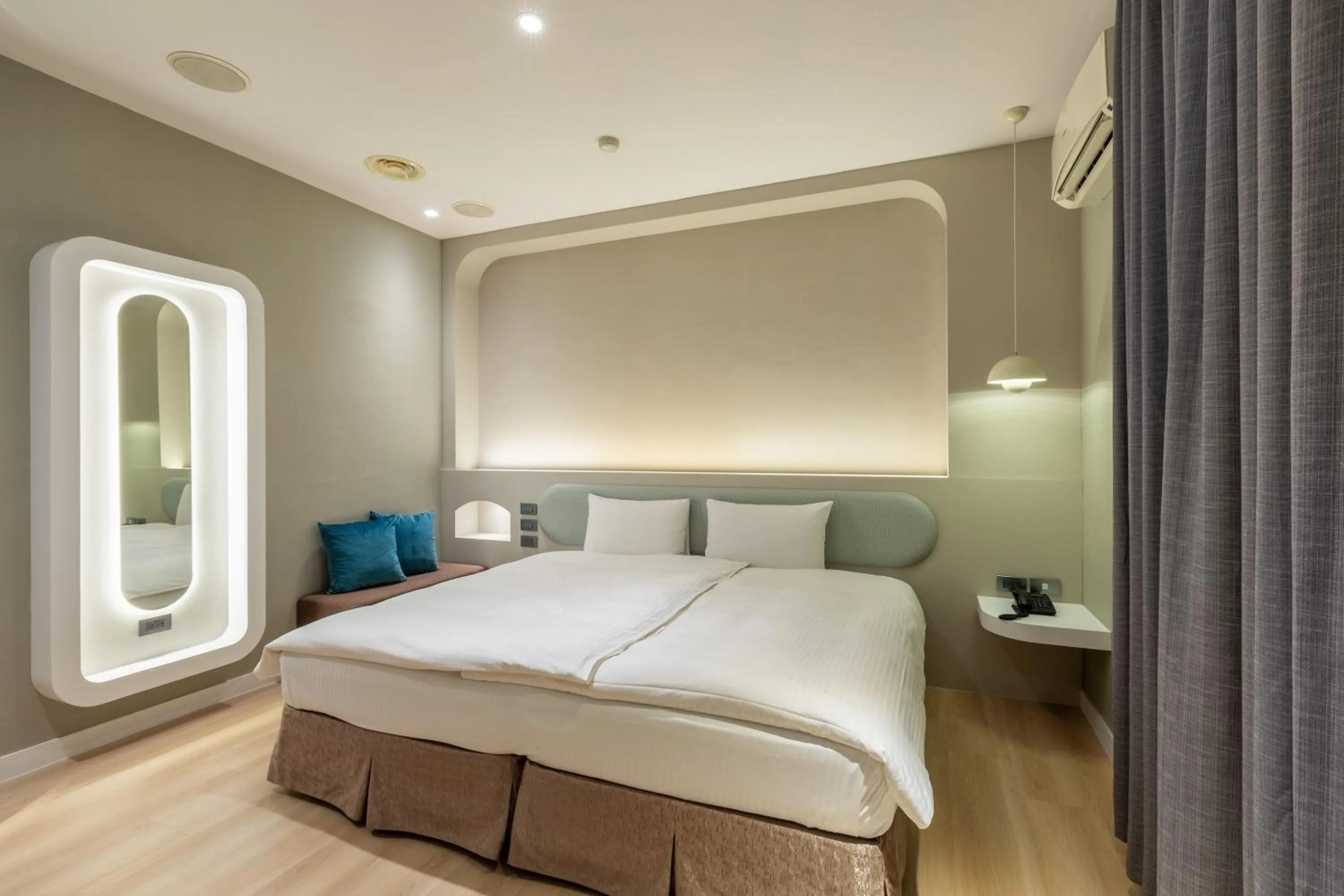 Photo of the whole room, Bed in Fu Hsiang Hotel