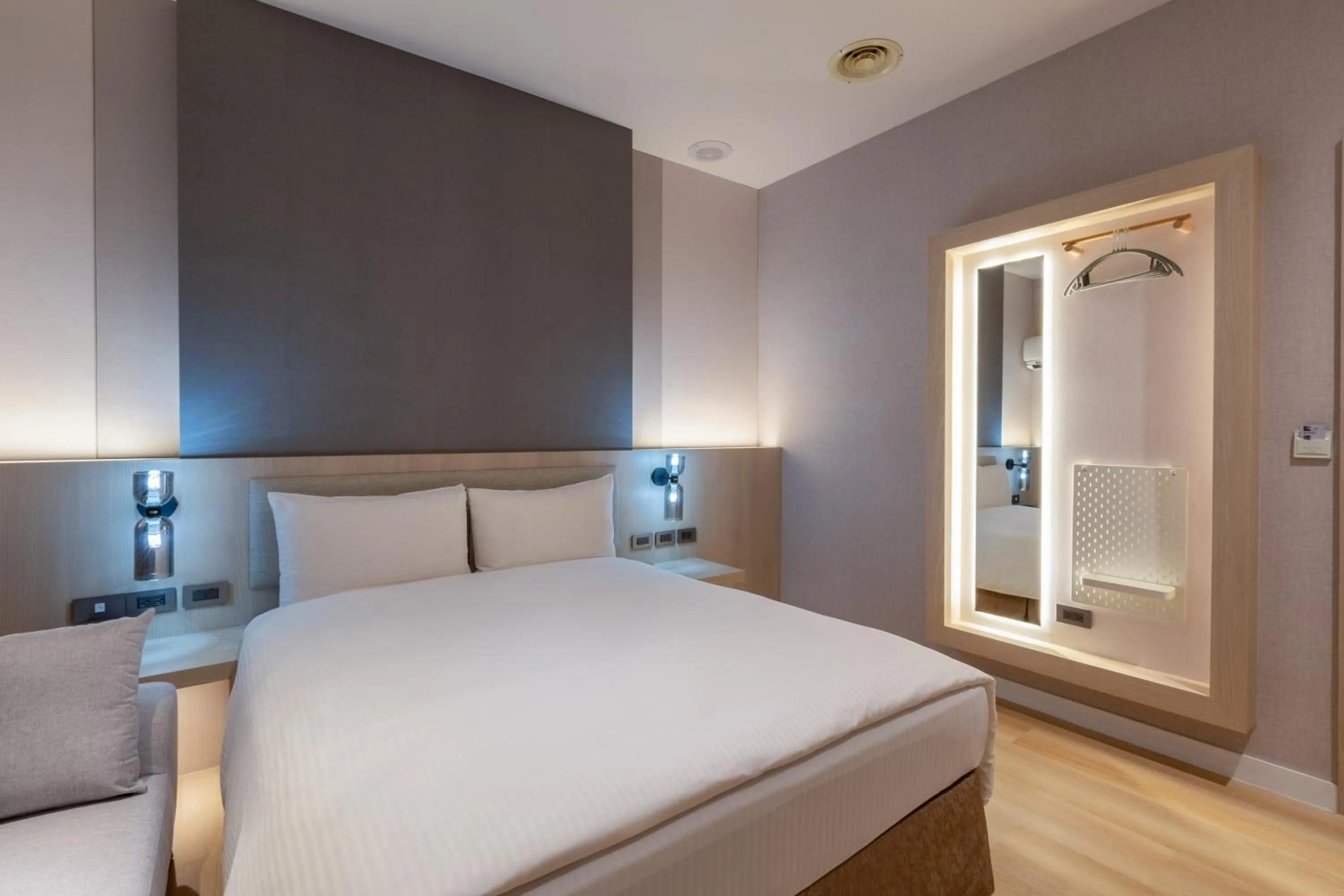 Photo of the whole room, Bed in Fu Hsiang Hotel