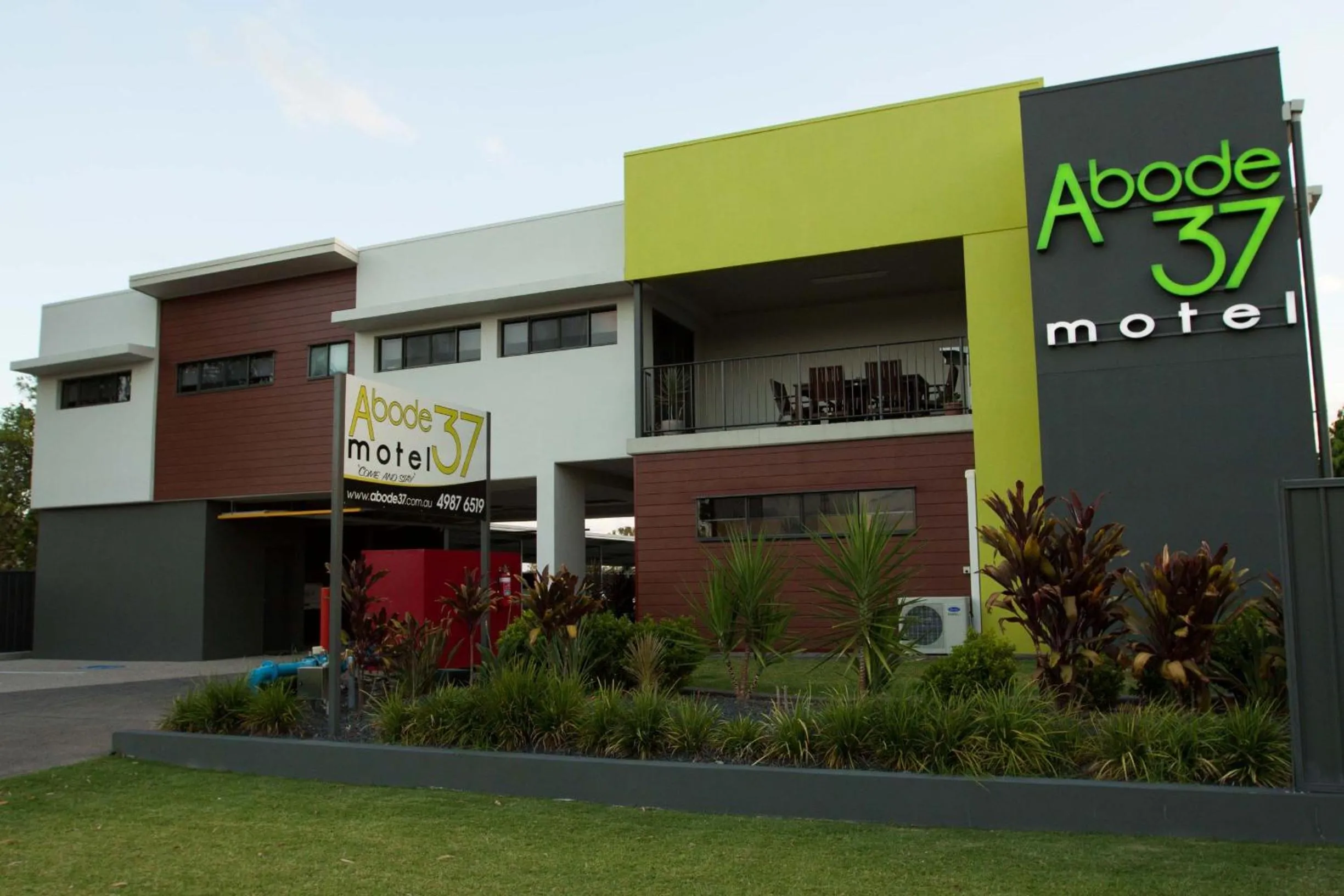 Property building in Abode37 Motel Emerald