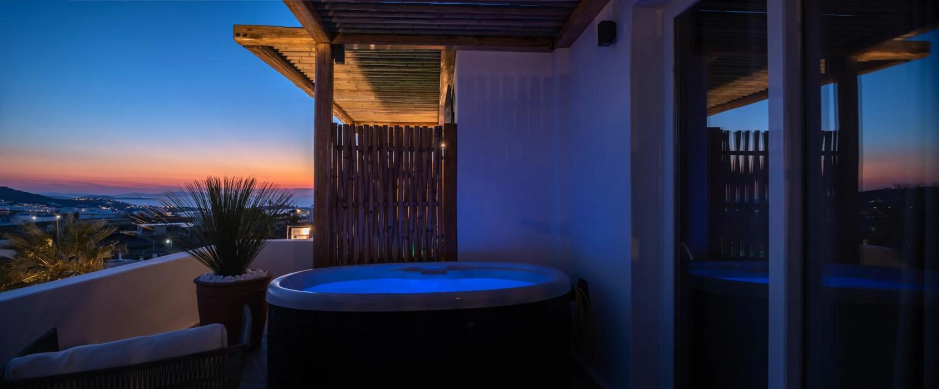 Hot Tub in Vrachos Suites Mykonos