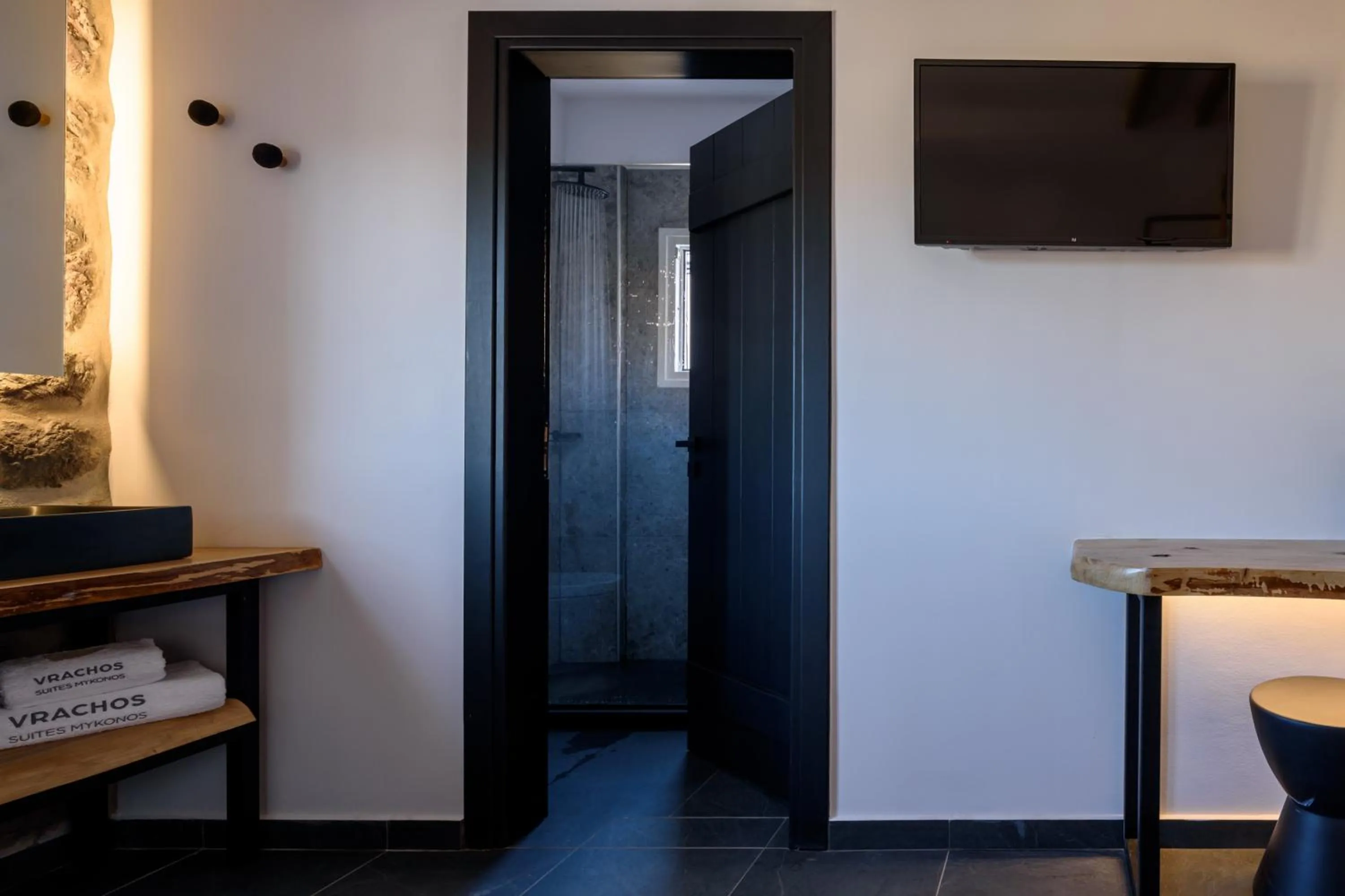 TV and multimedia in Vrachos Suites Mykonos