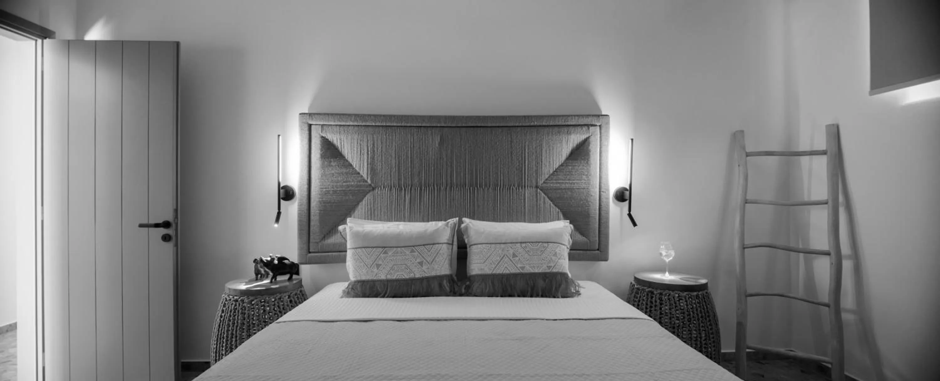 Bed in Vrachos Suites Mykonos