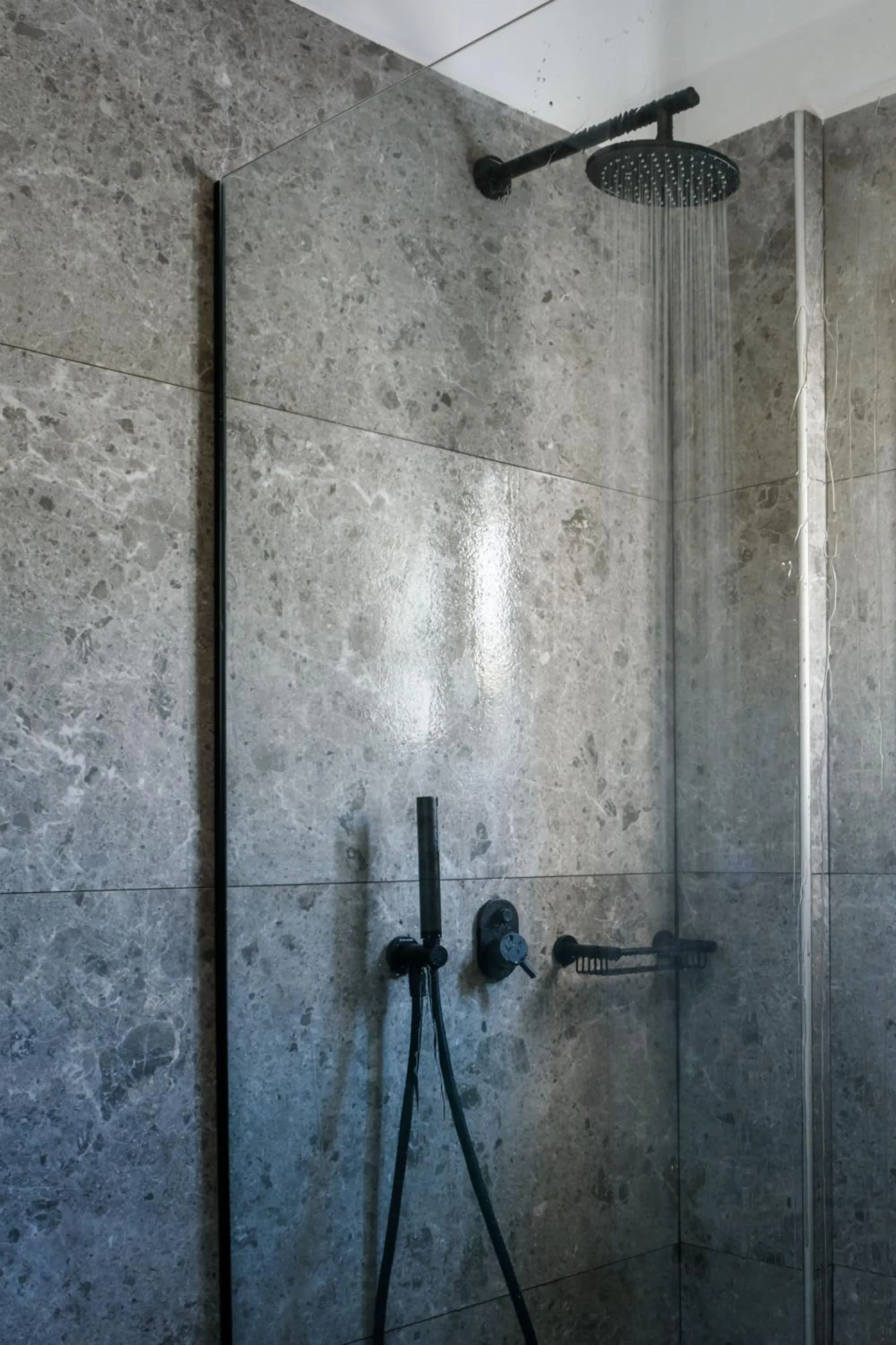 Shower in Vrachos Suites Mykonos