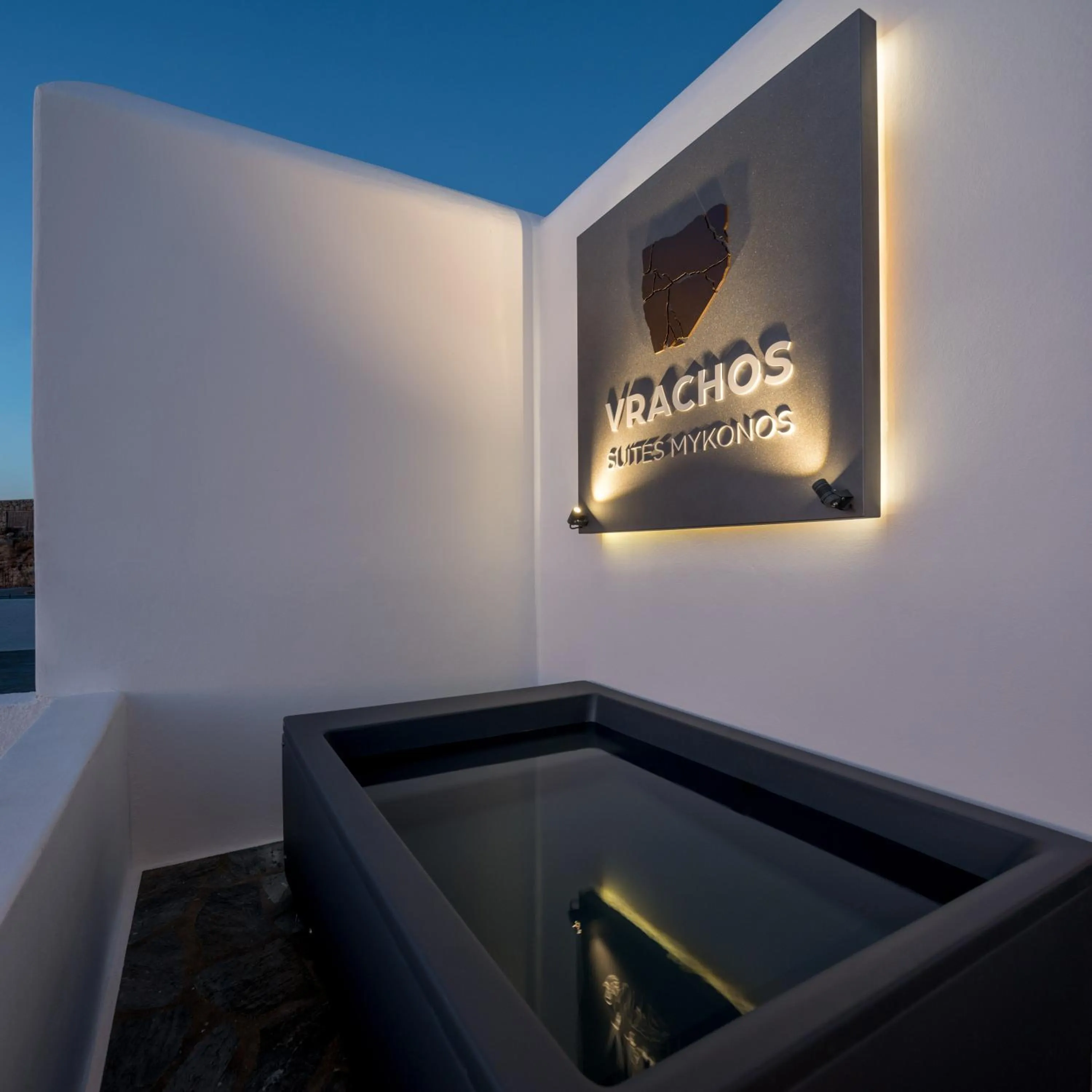 Logo/Certificate/Sign in Vrachos Suites Mykonos
