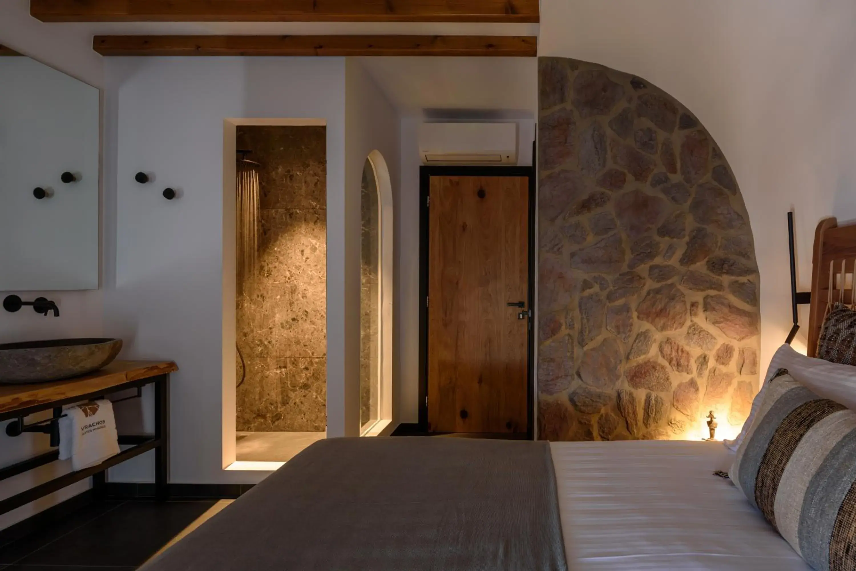 Photo of the whole room, Bed in Vrachos Suites Mykonos Photo of the whole room, Bed in Vrachos Suites Mykonos