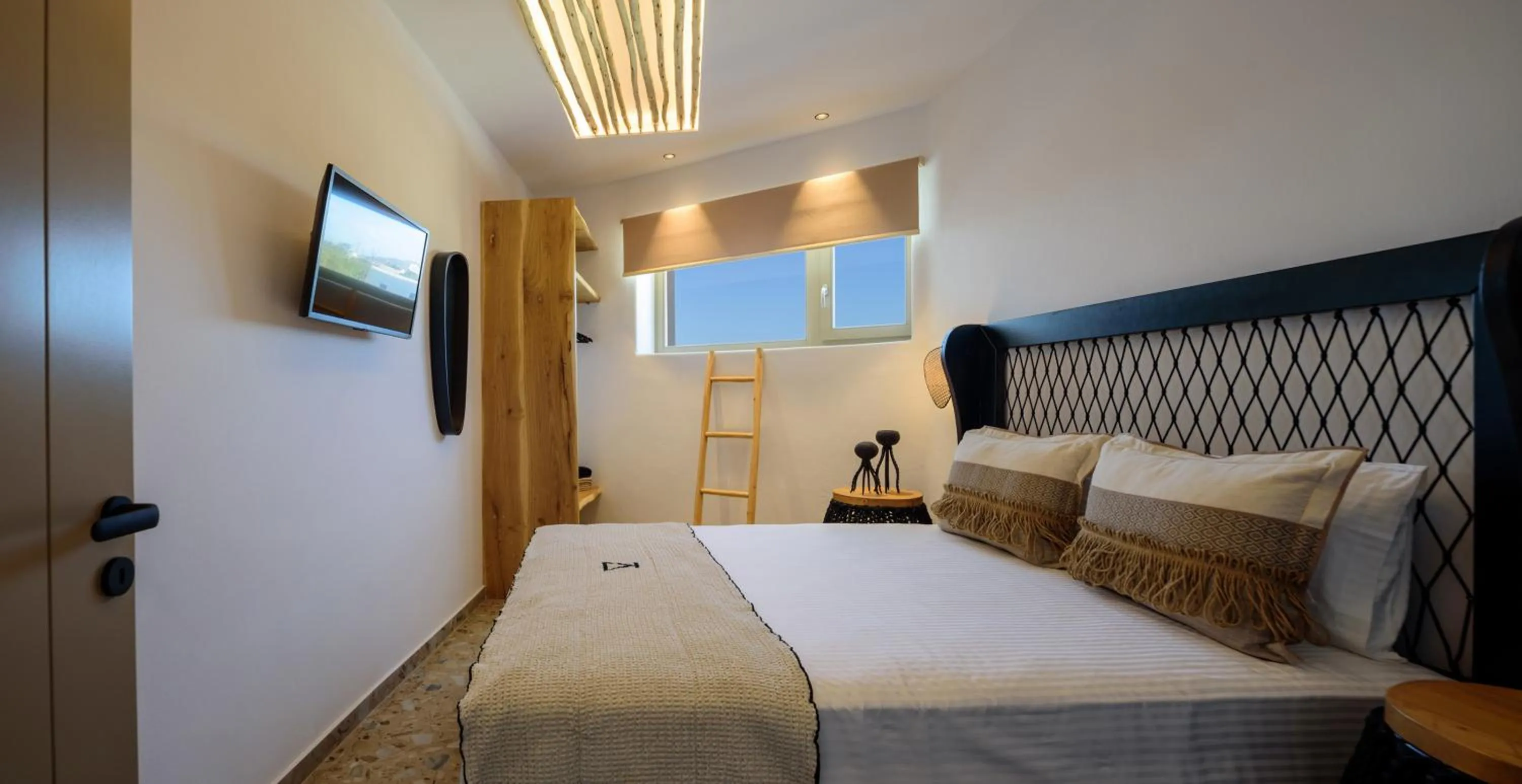 Bedroom, Bed in Vrachos Suites Mykonos