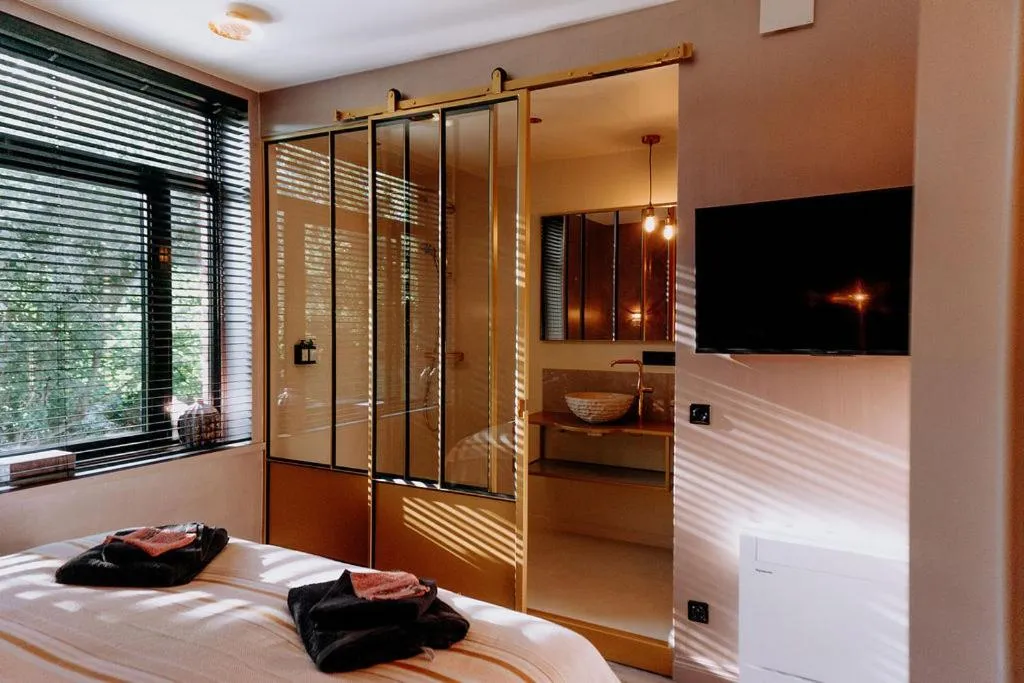 Photo of the whole room, Bed in Fiertelmeers Boutique B&B