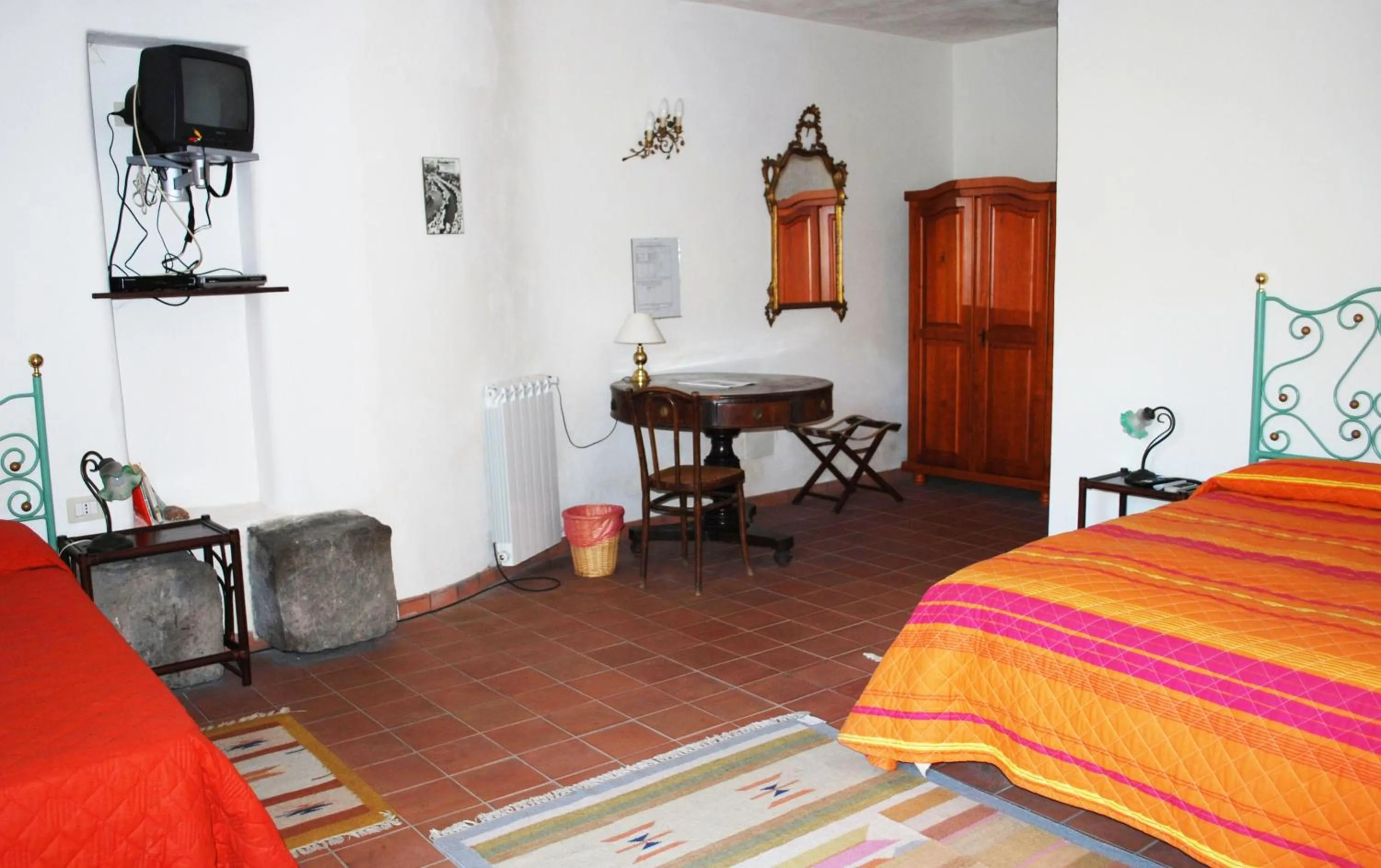 Photo of the whole room, Bed in Case Zuccaro