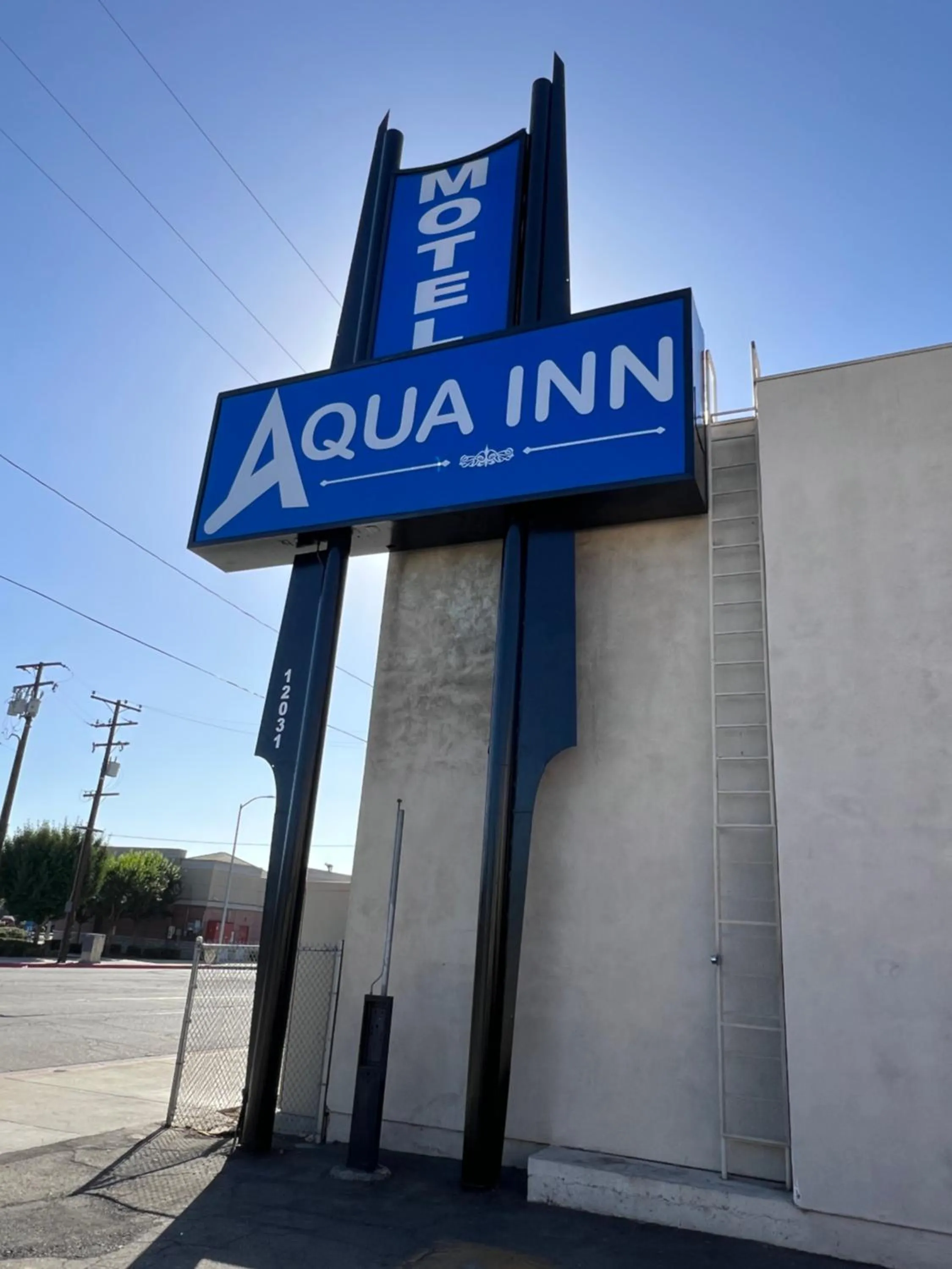 Property building in Aqua Inn Motel