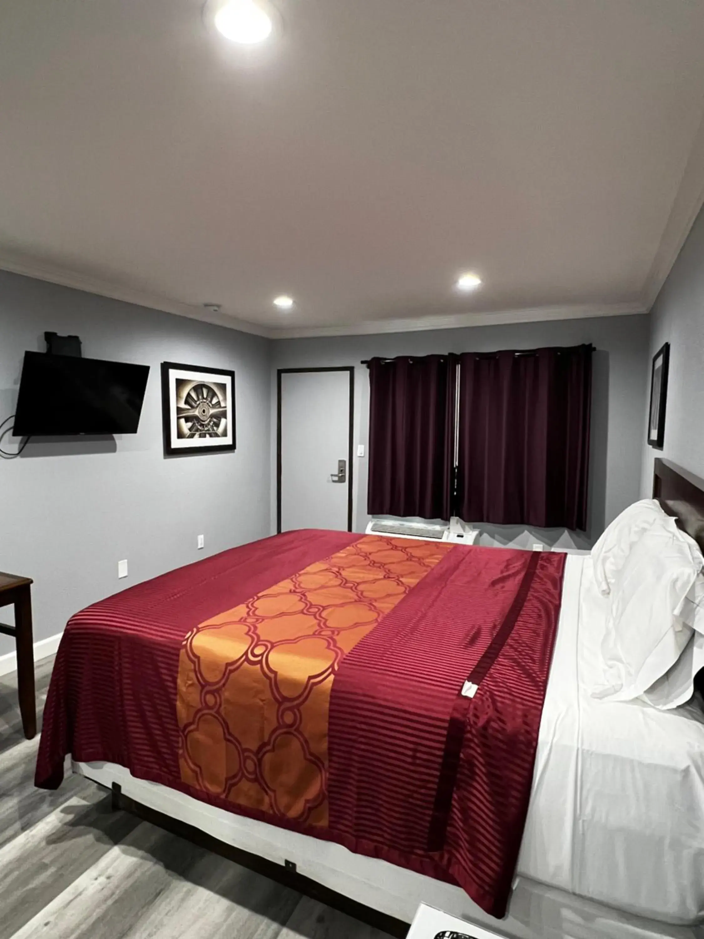 TV and multimedia, Bed in Aqua Inn Motel TV and multimedia, Bed in Aqua Inn Motel