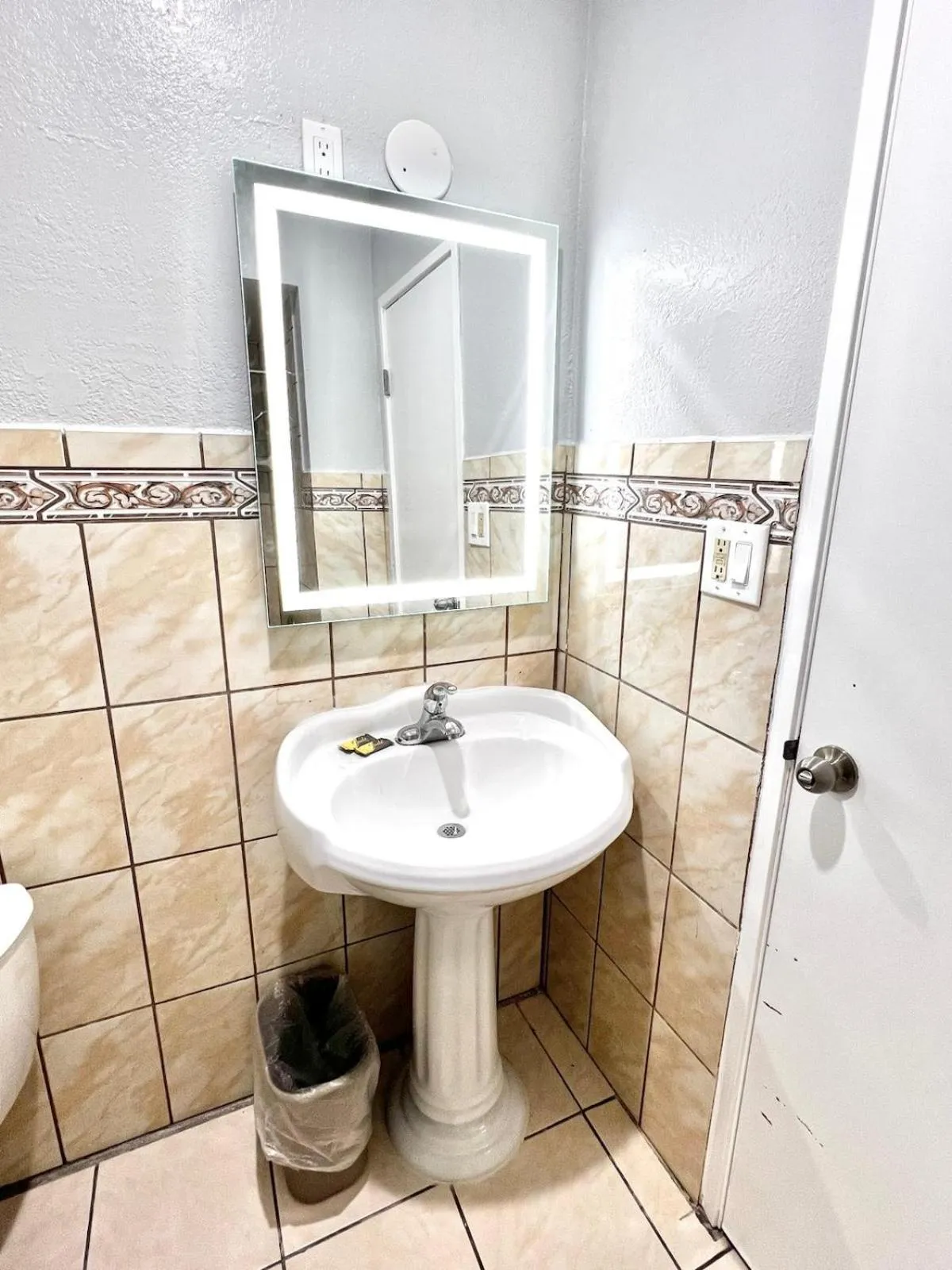 Bathroom in Aqua Inn Motel