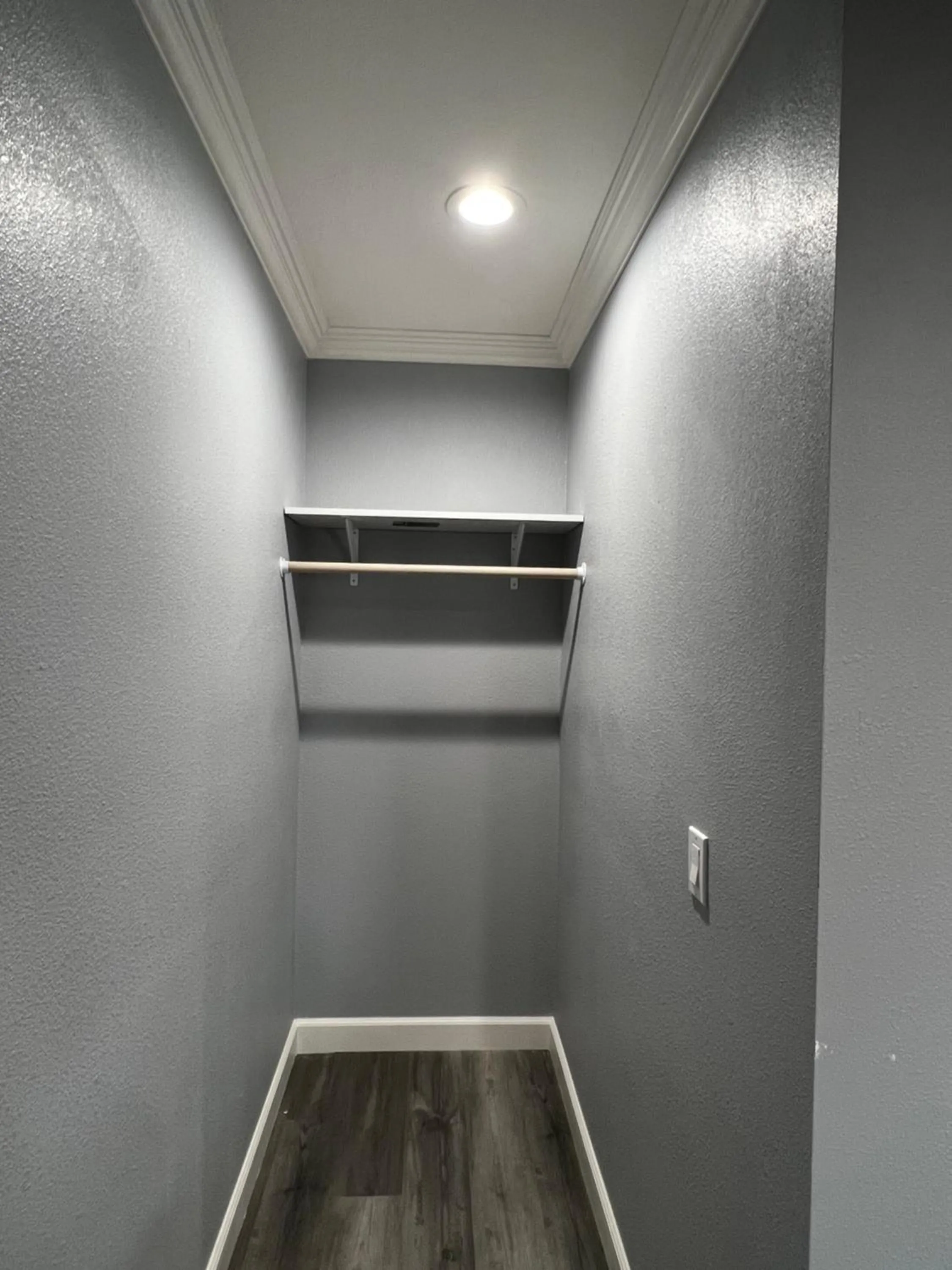 wardrobe in Aqua Inn Motel