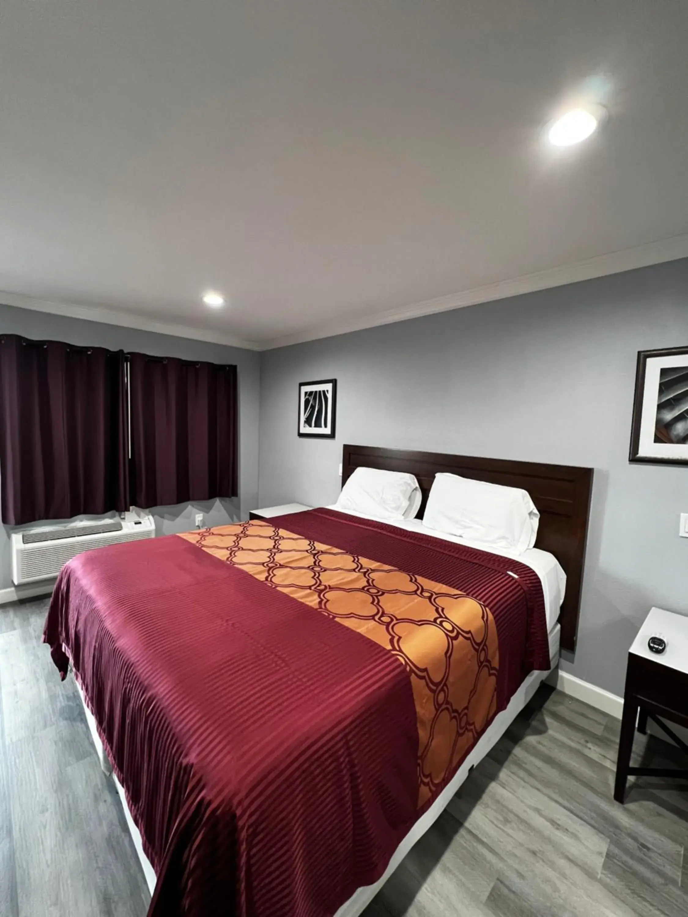 Bed in Aqua Inn Motel Bed in Aqua Inn Motel