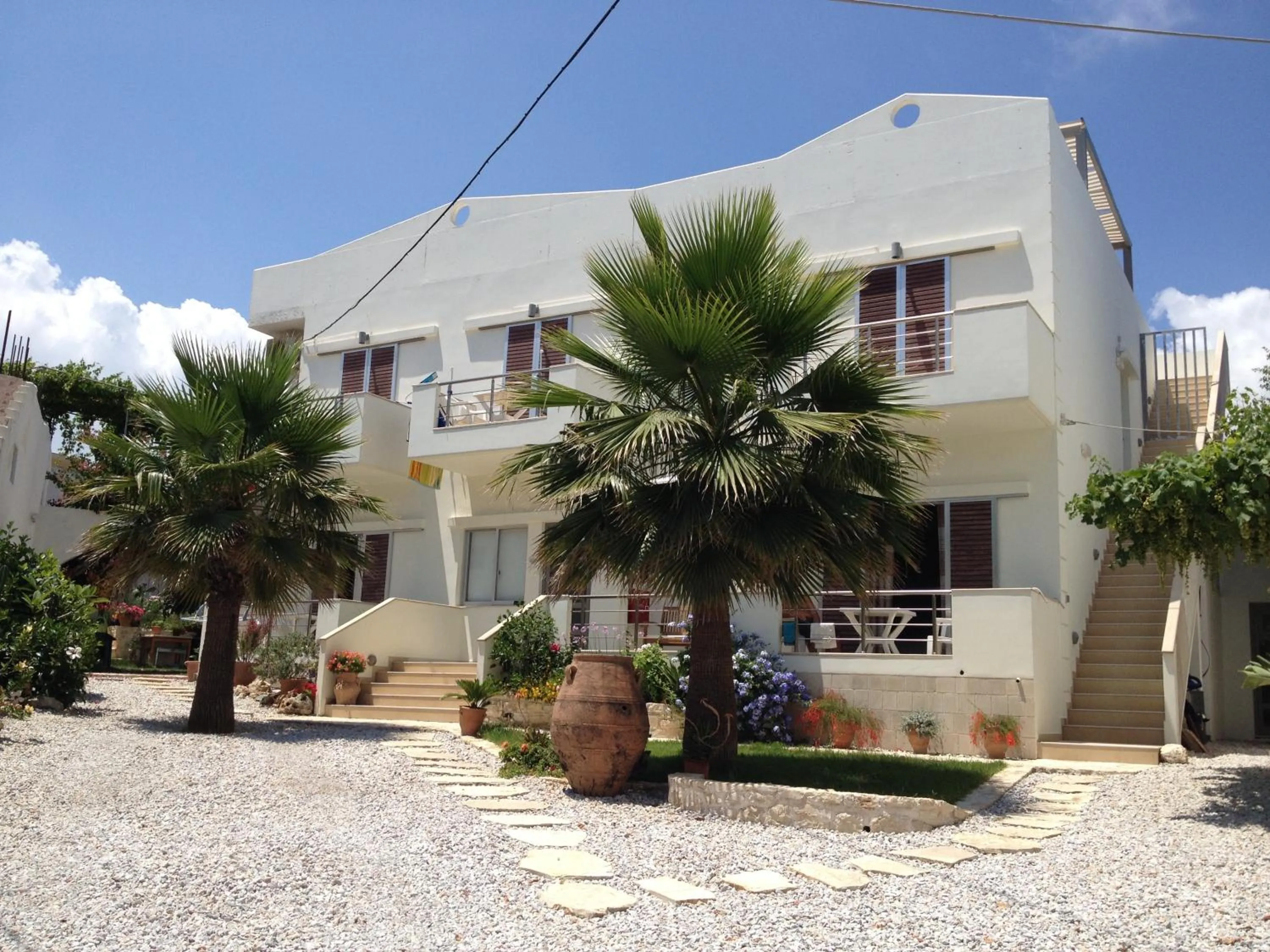 Facade/entrance in Lion-Suites