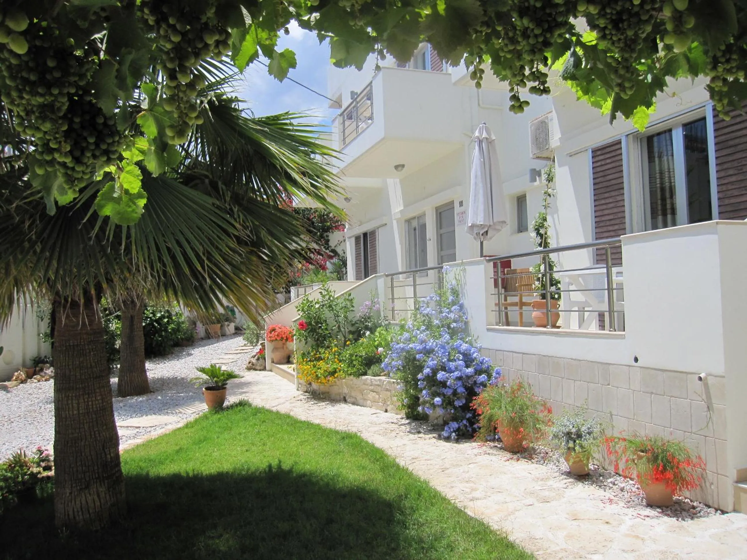 Facade/entrance in Lion-Suites