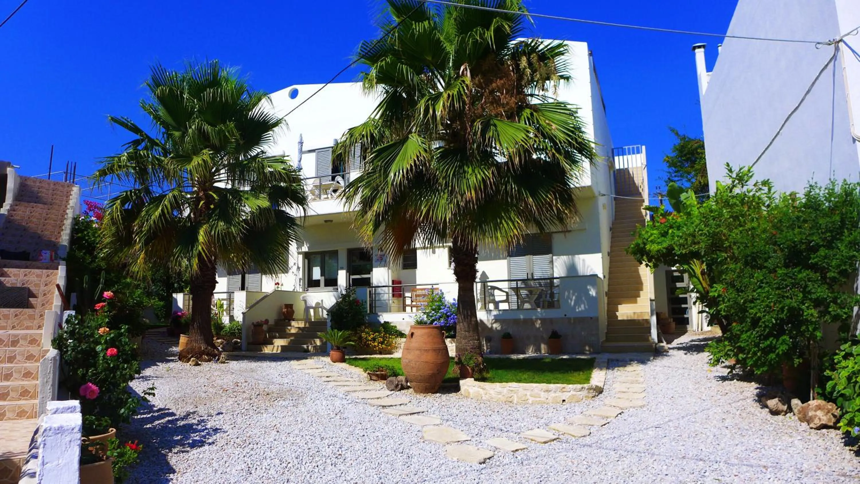 Facade/entrance in Lion-Suites