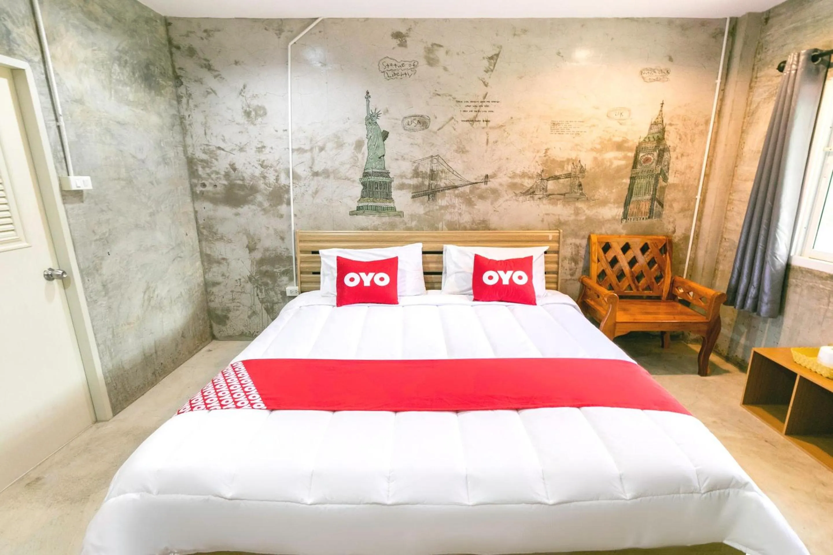 Bedroom, Bed in The Rome Resort