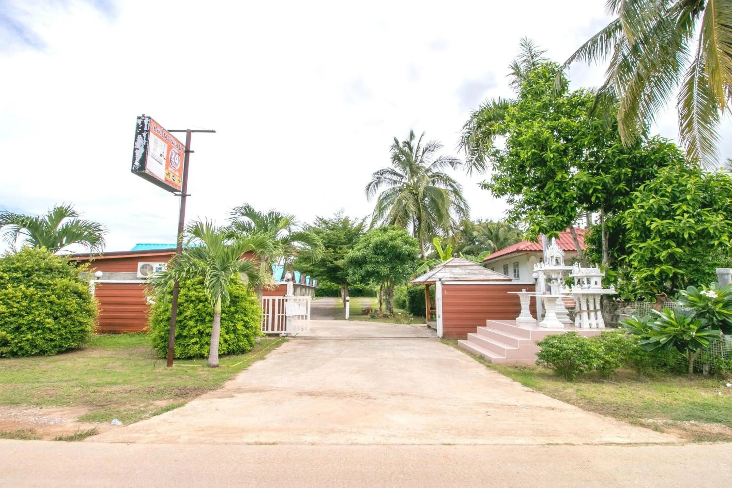 Facade/entrance in The Rome Resort