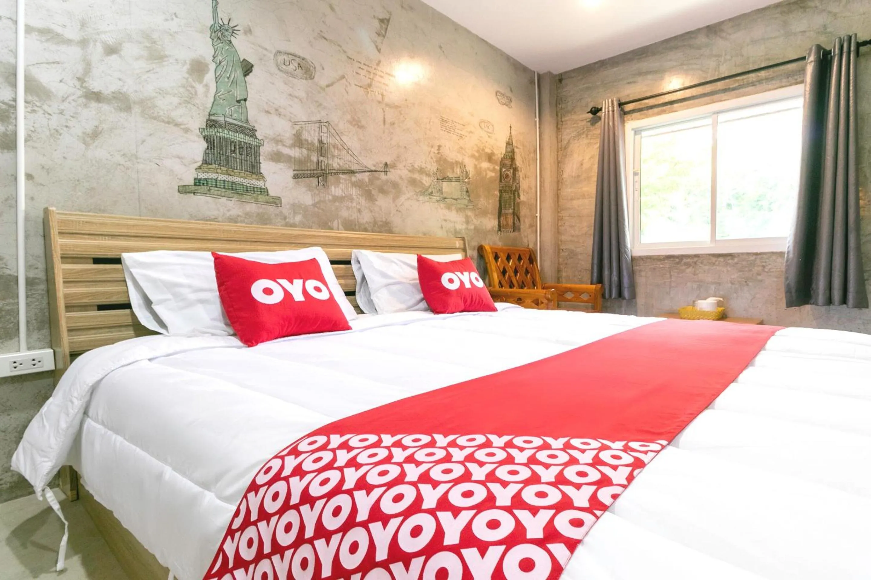 Bedroom, Bed in The Rome Resort