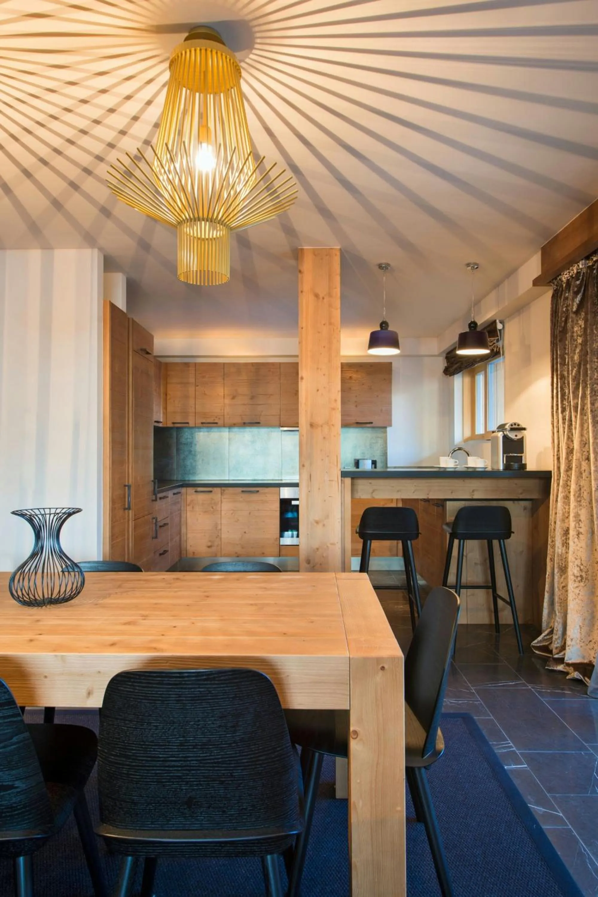 Photo of the whole room in W Verbier