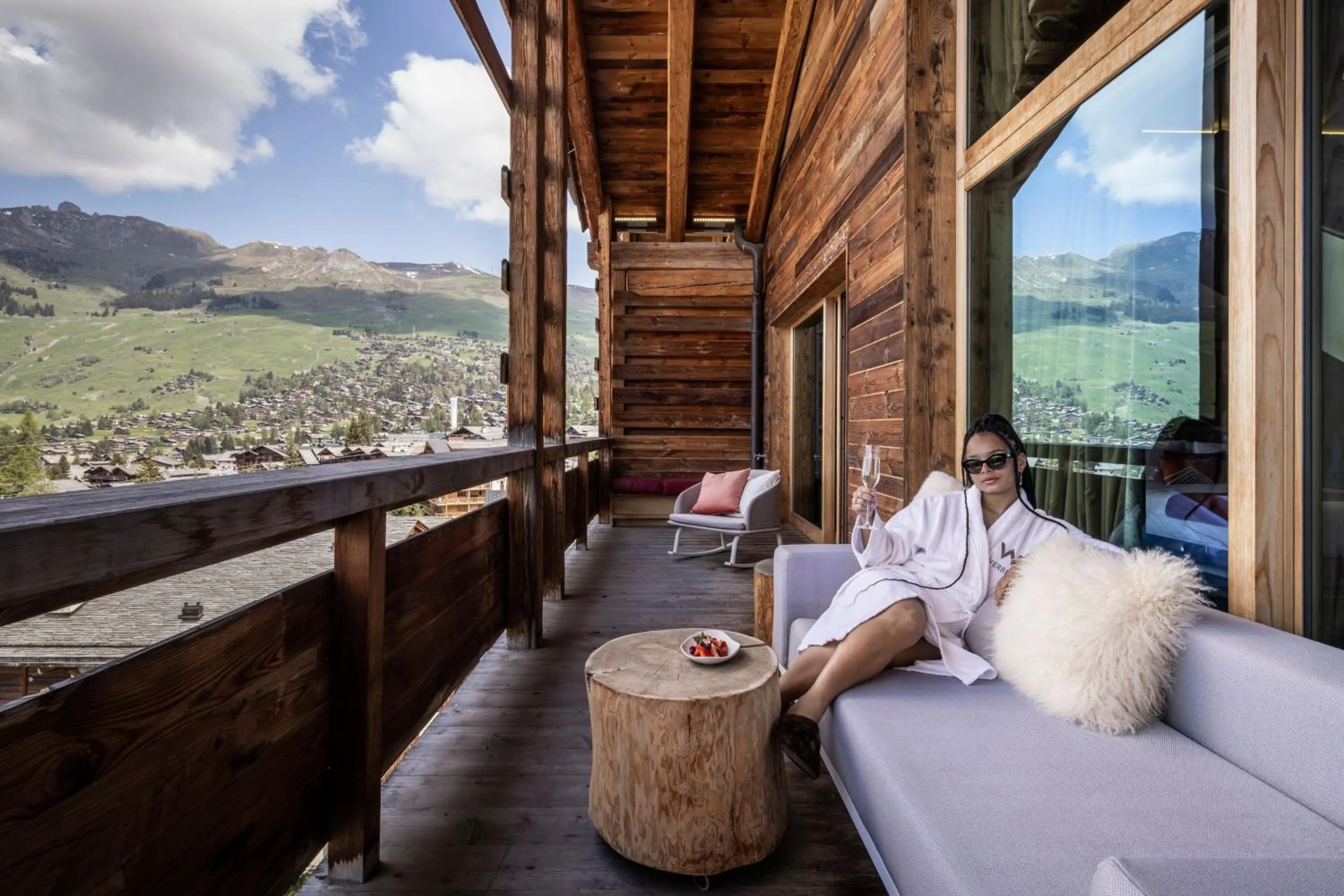 Photo of the whole room in W Verbier